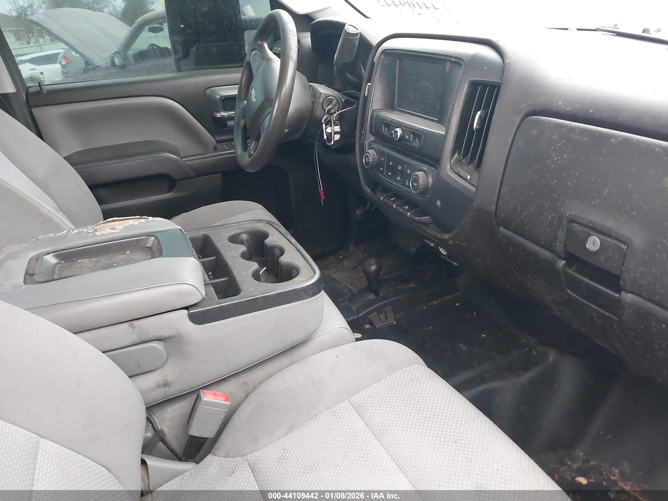 CHEVROLET SILVERADO image 5