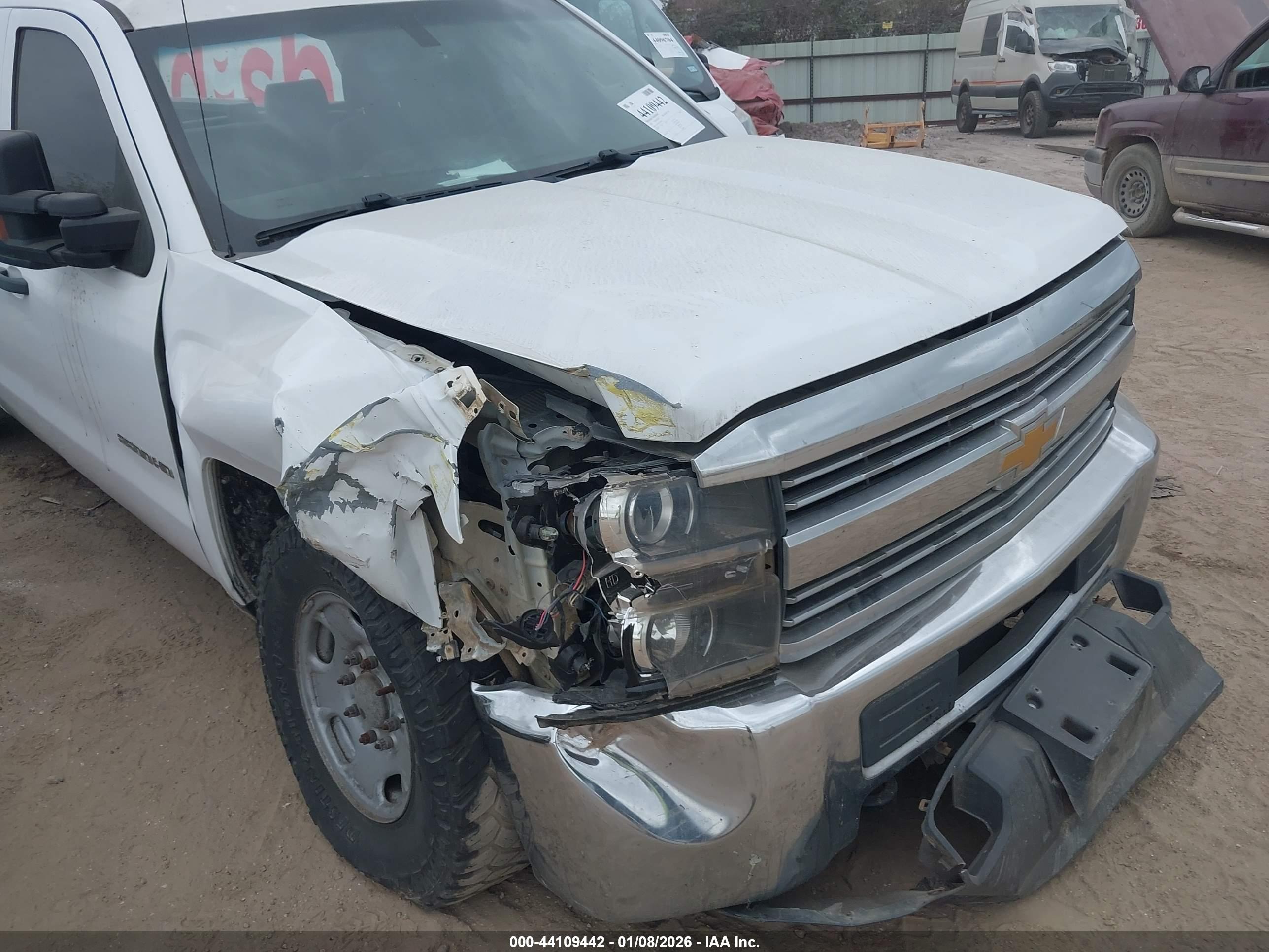CHEVROLET SILVERADO image 6