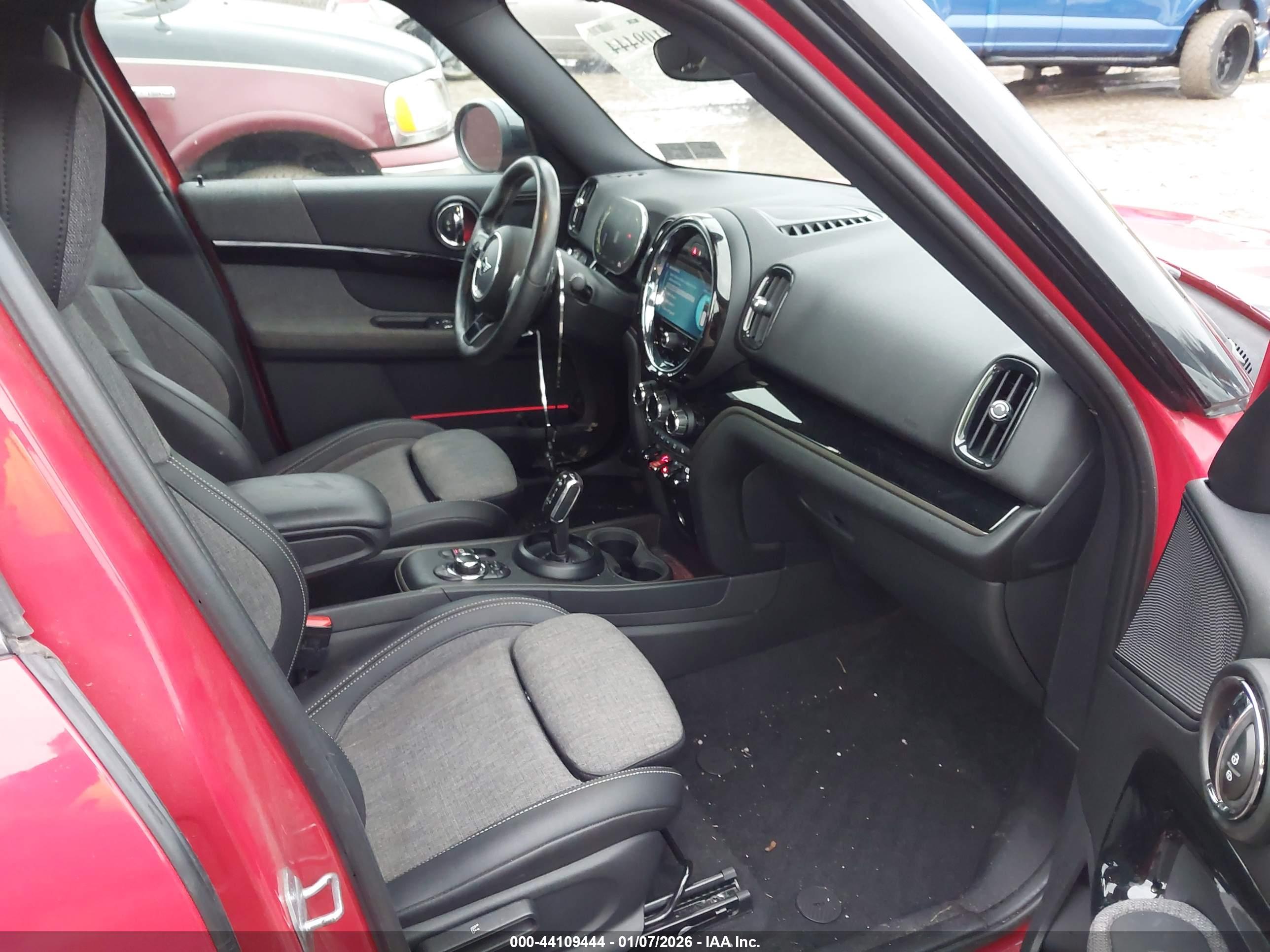 MINI COUNTRYMAN image 5