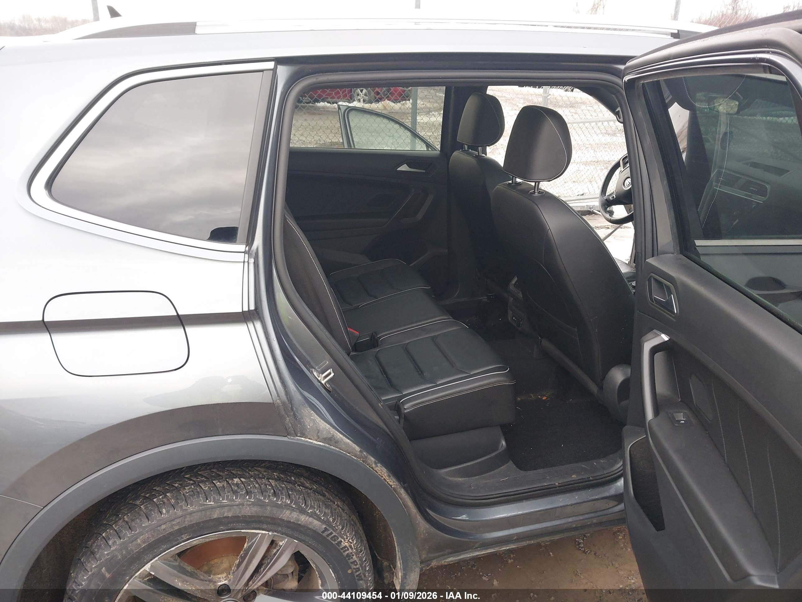 VOLKSWAGEN TIGUAN image 8