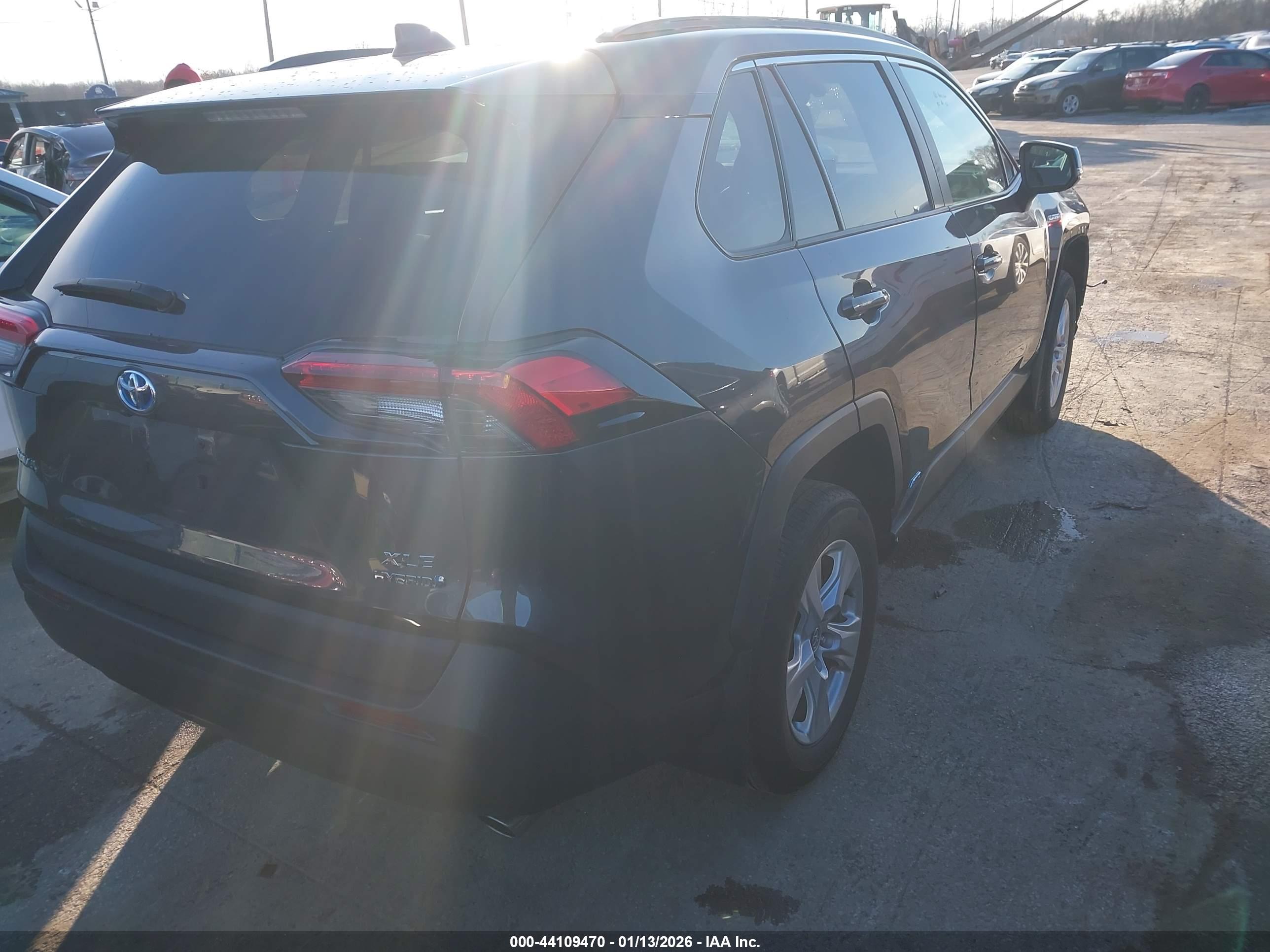 TOYOTA RAV4 image 4
