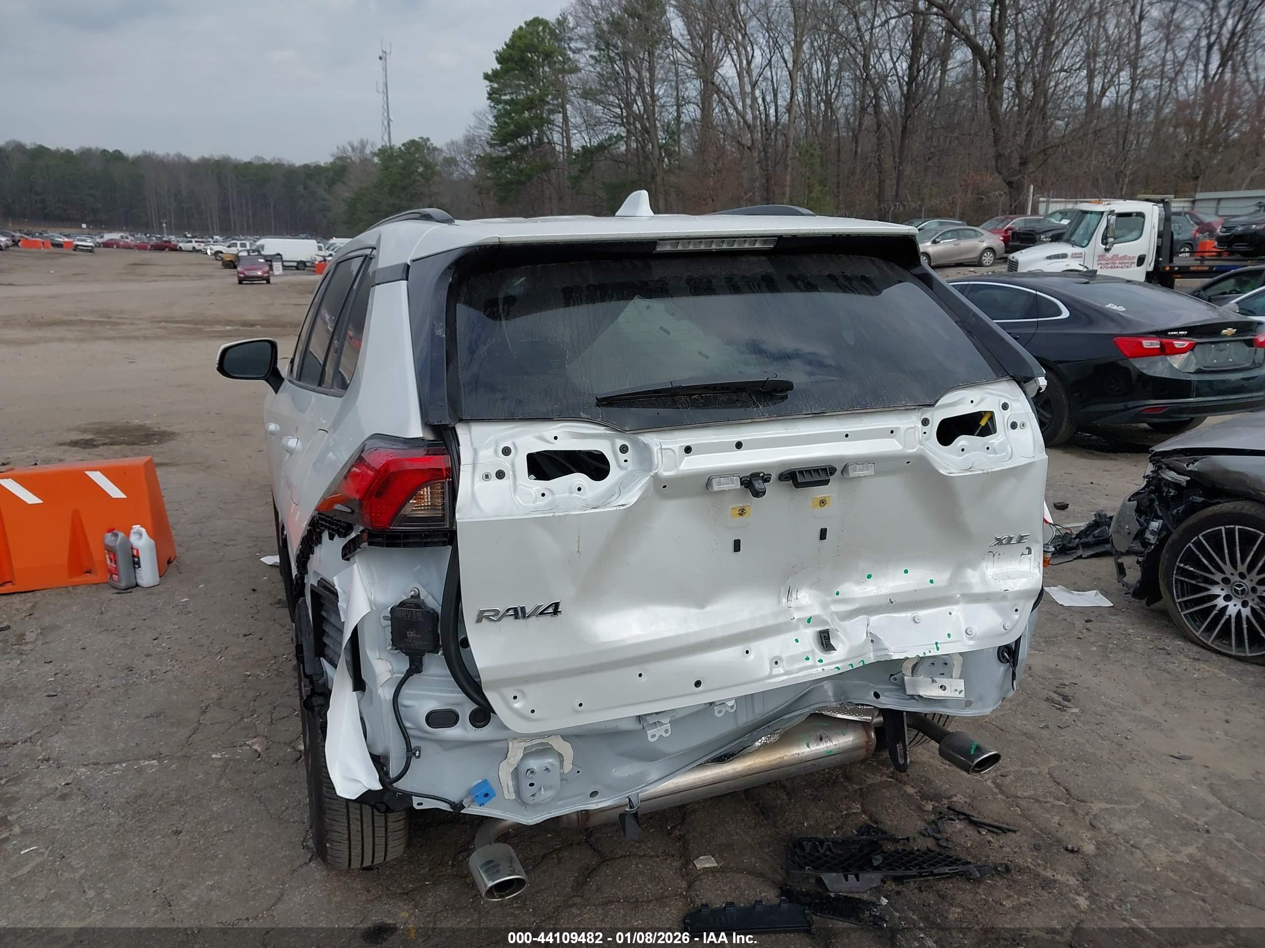 TOYOTA RAV4 image 3