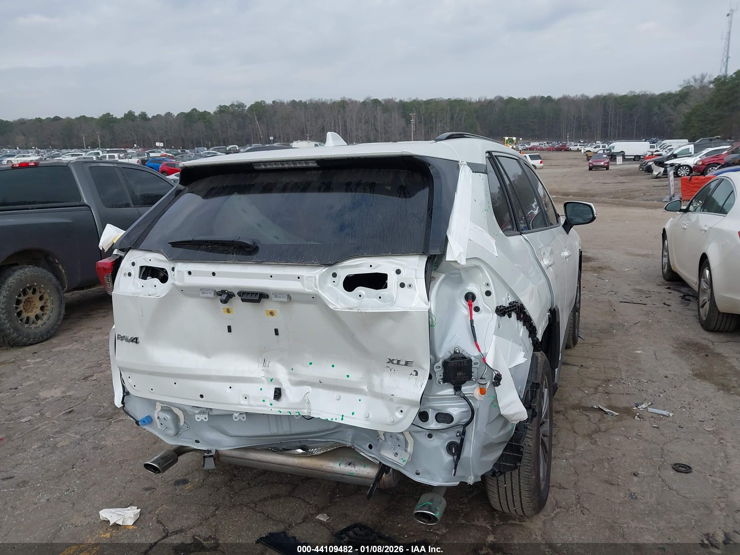 TOYOTA RAV4 image 4