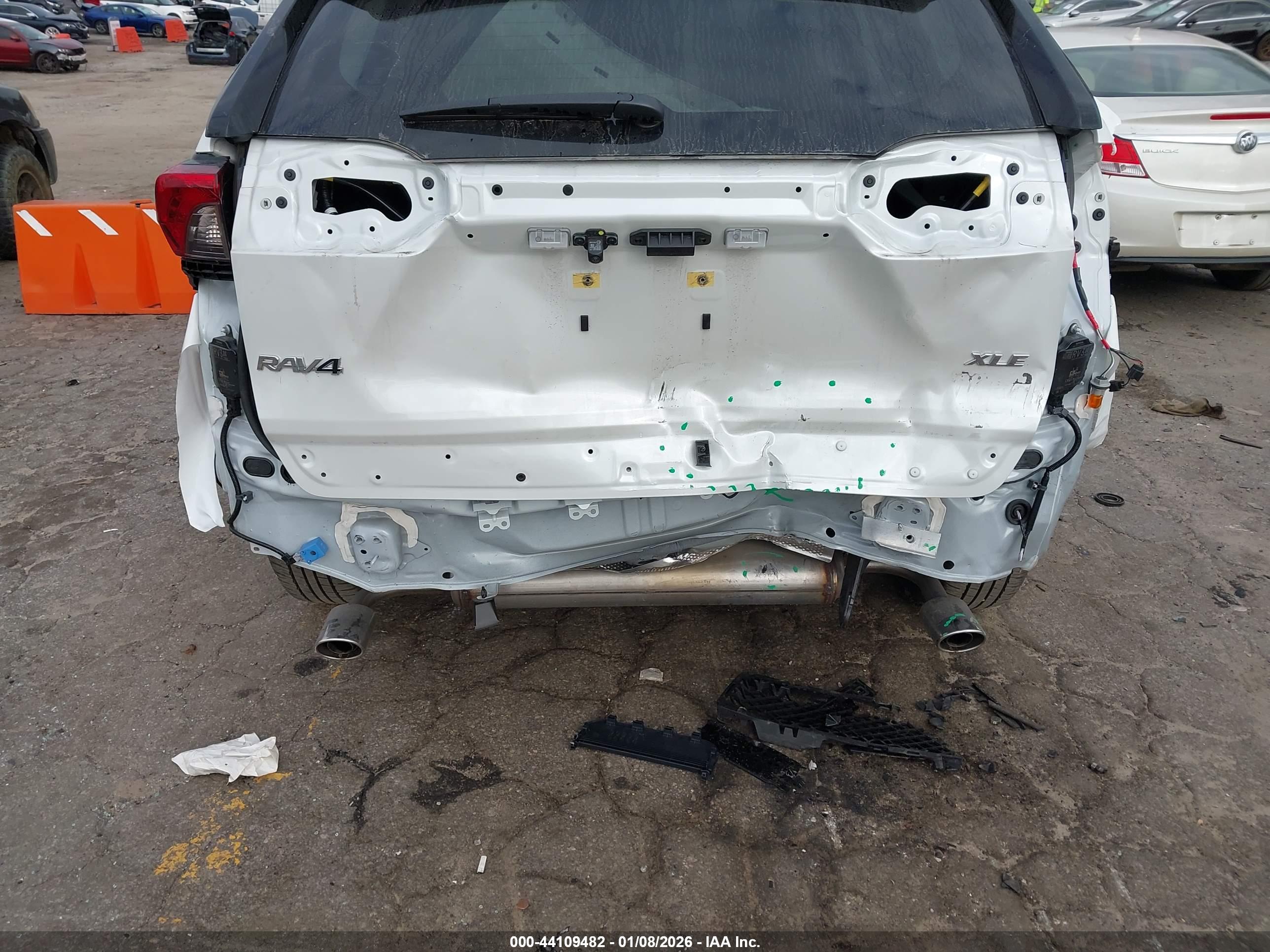 TOYOTA RAV4 image 6