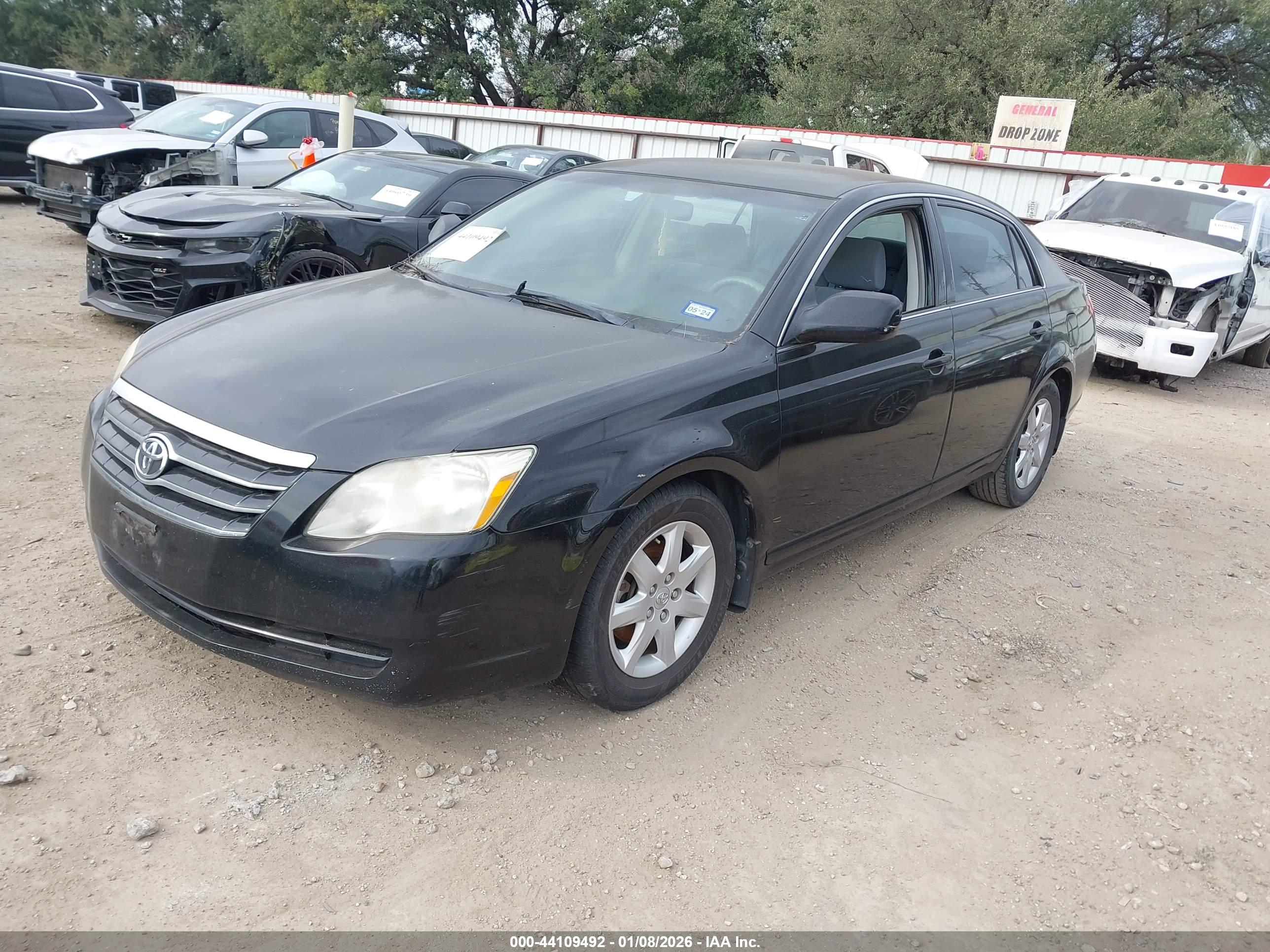 TOYOTA AVALON image 2