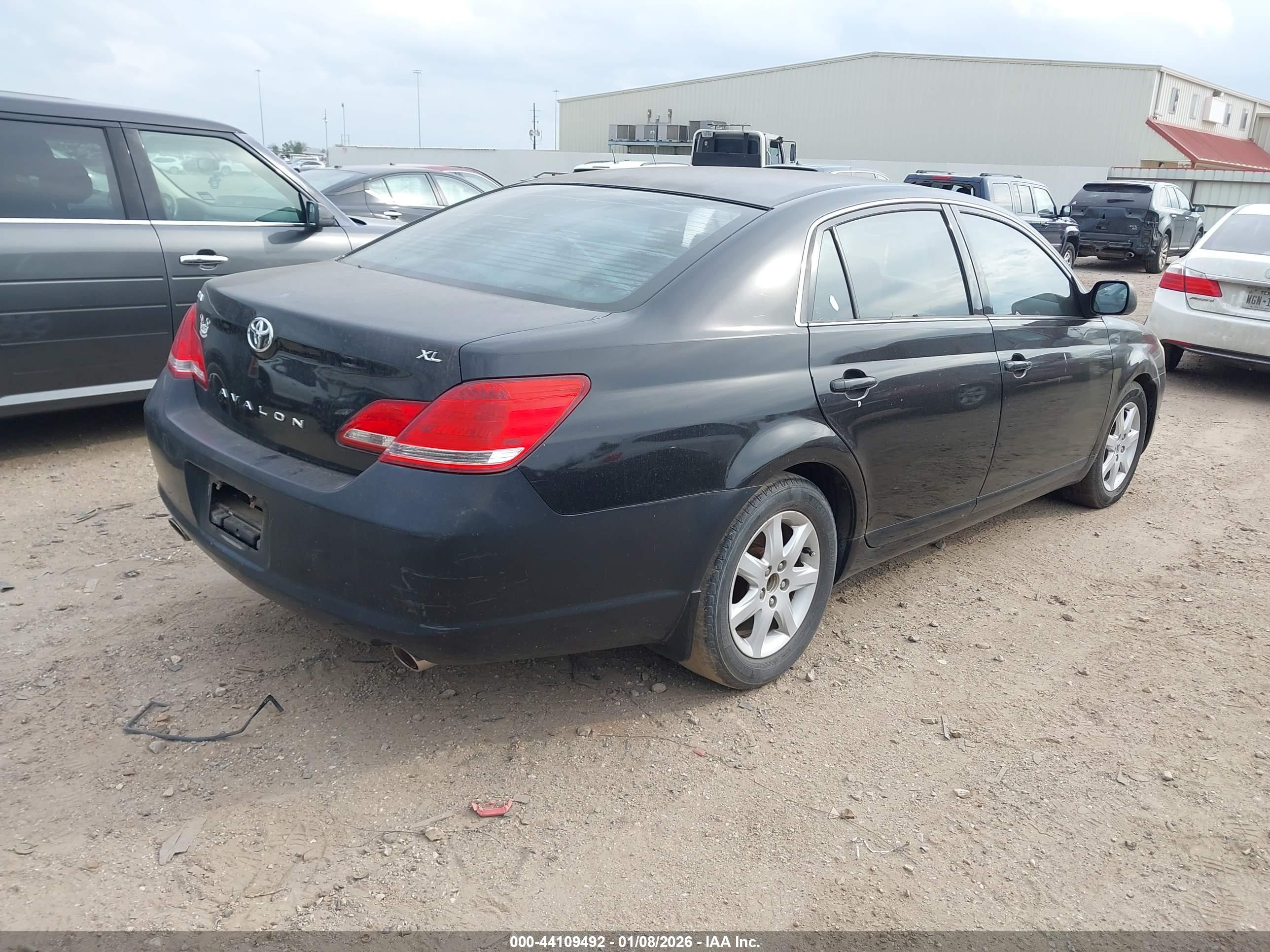 TOYOTA AVALON image 4
