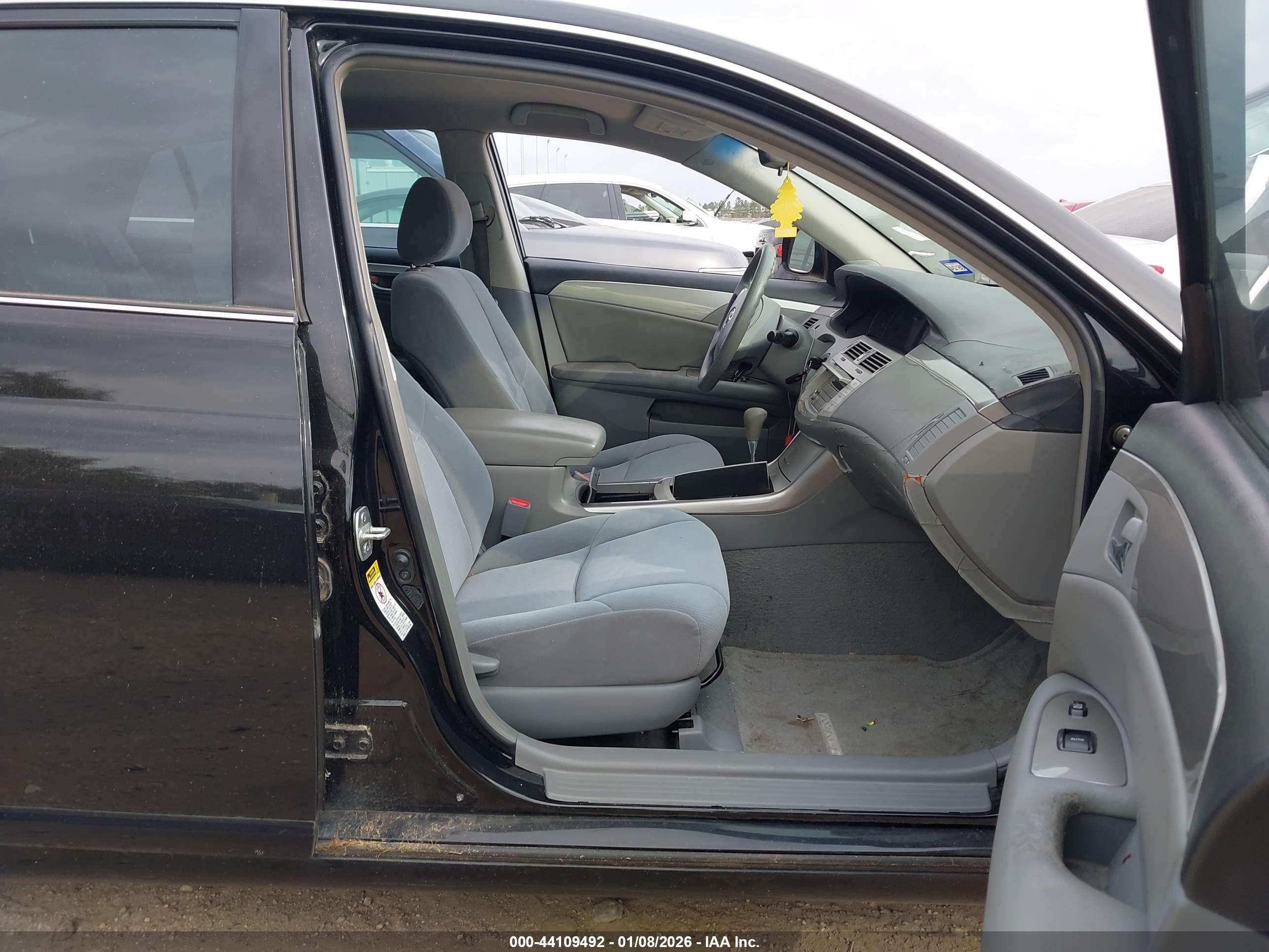 TOYOTA AVALON image 5
