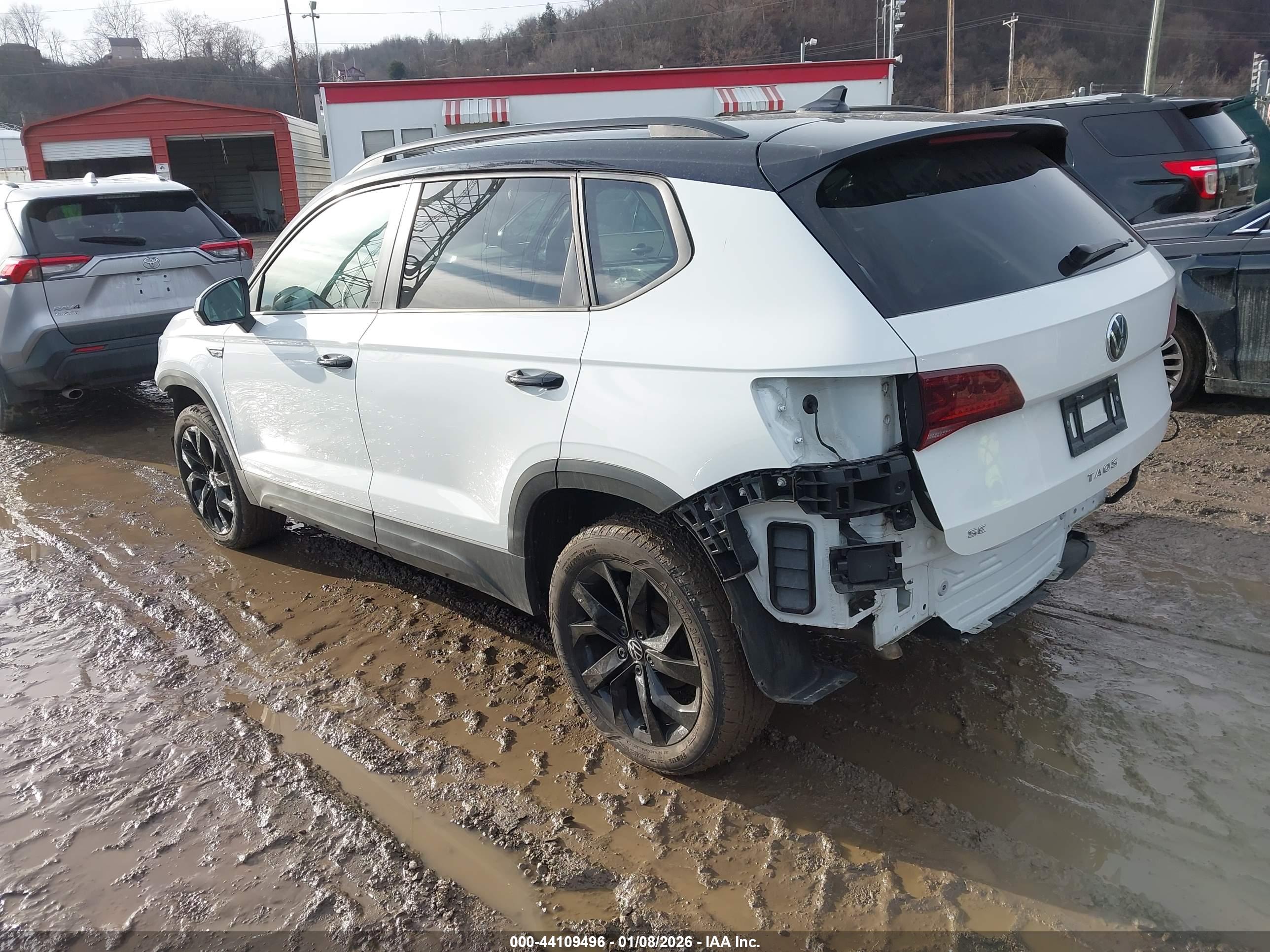 VOLKSWAGEN TAOS image 3