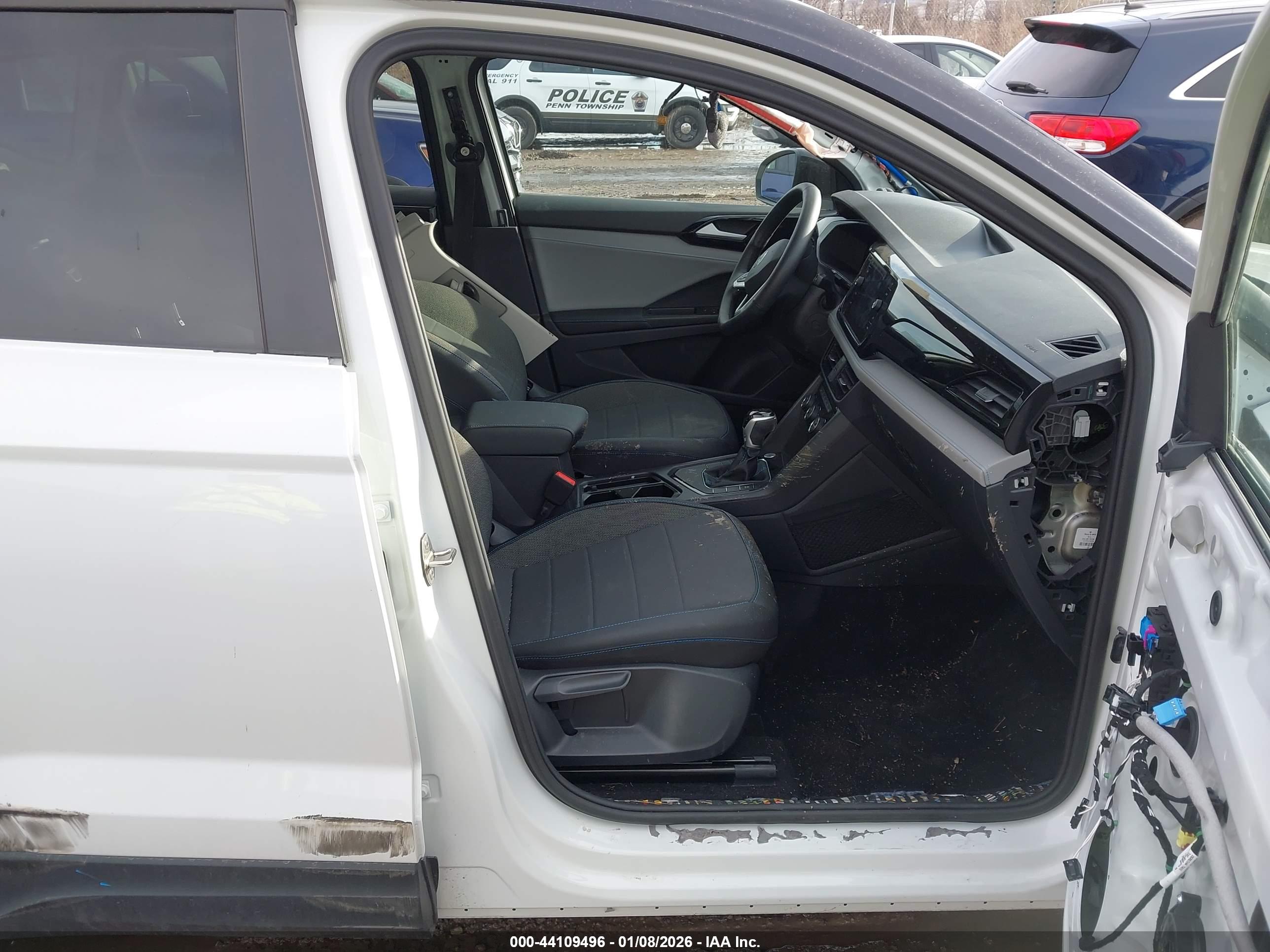 VOLKSWAGEN TAOS image 5