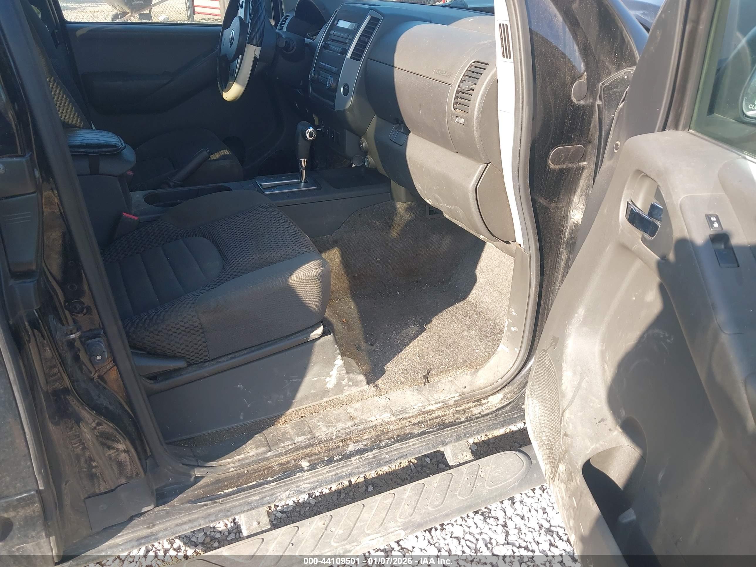 NISSAN FRONTIER image 5