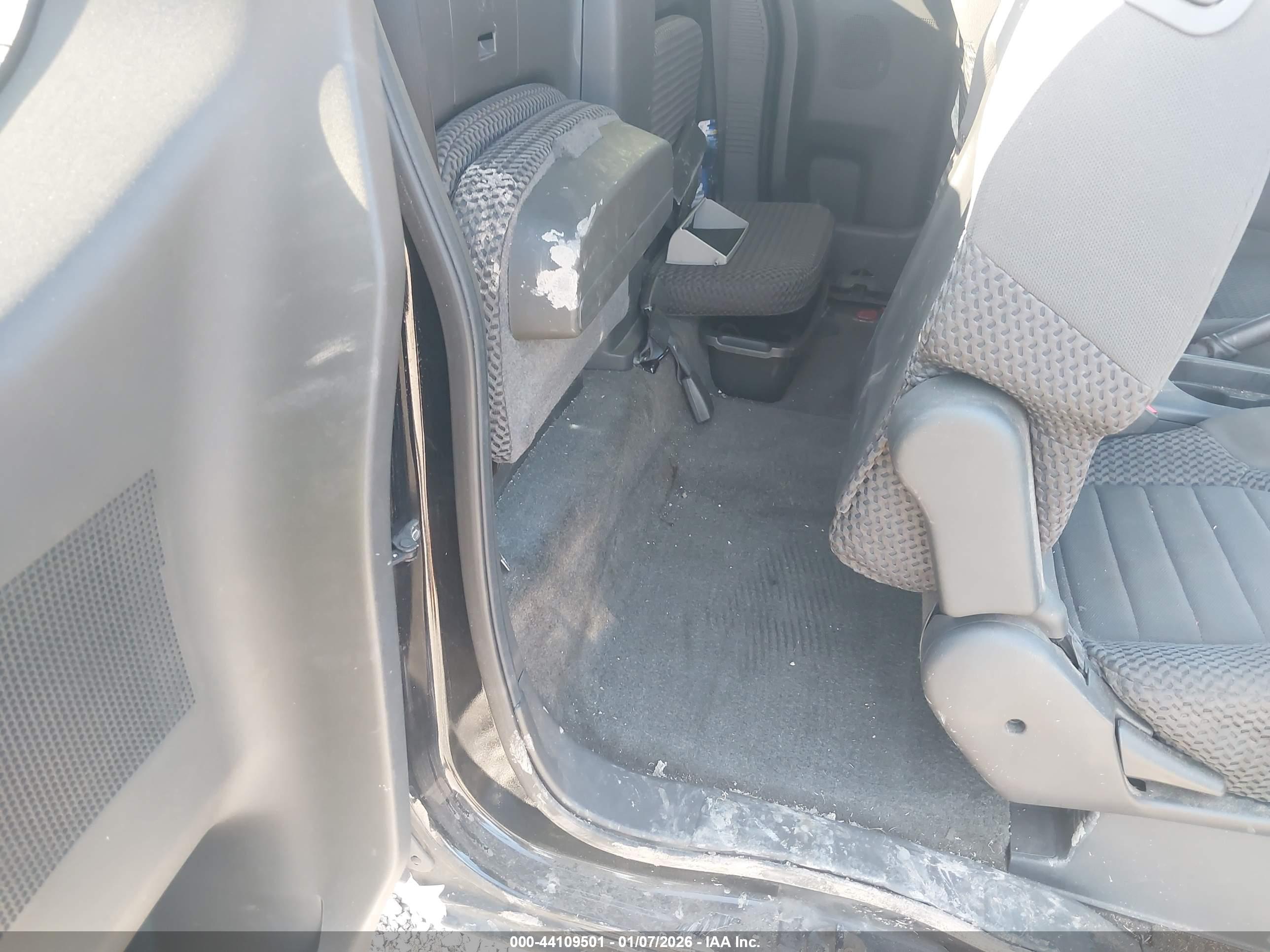 NISSAN FRONTIER image 8