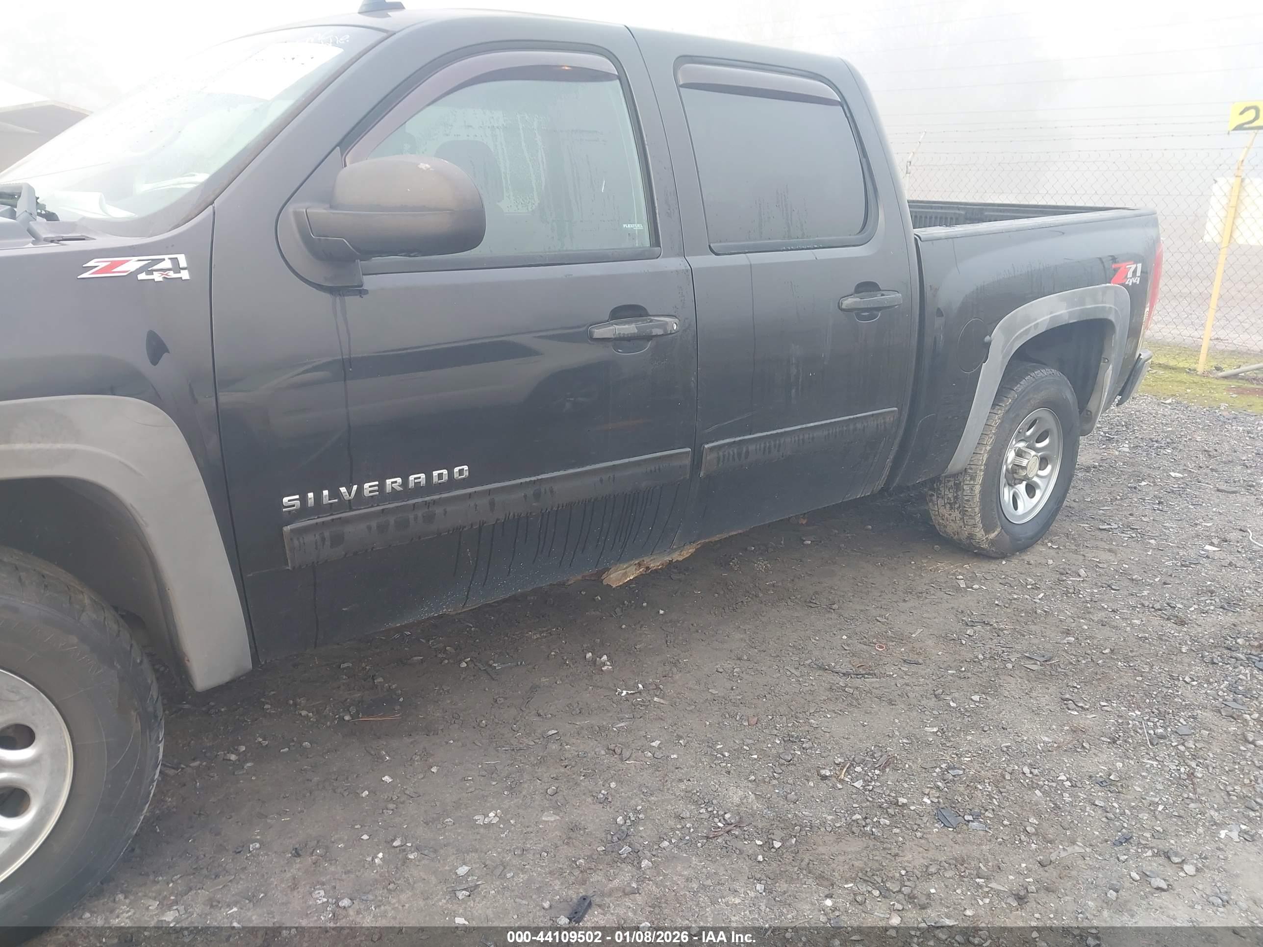CHEVROLET SILVERADO image 6