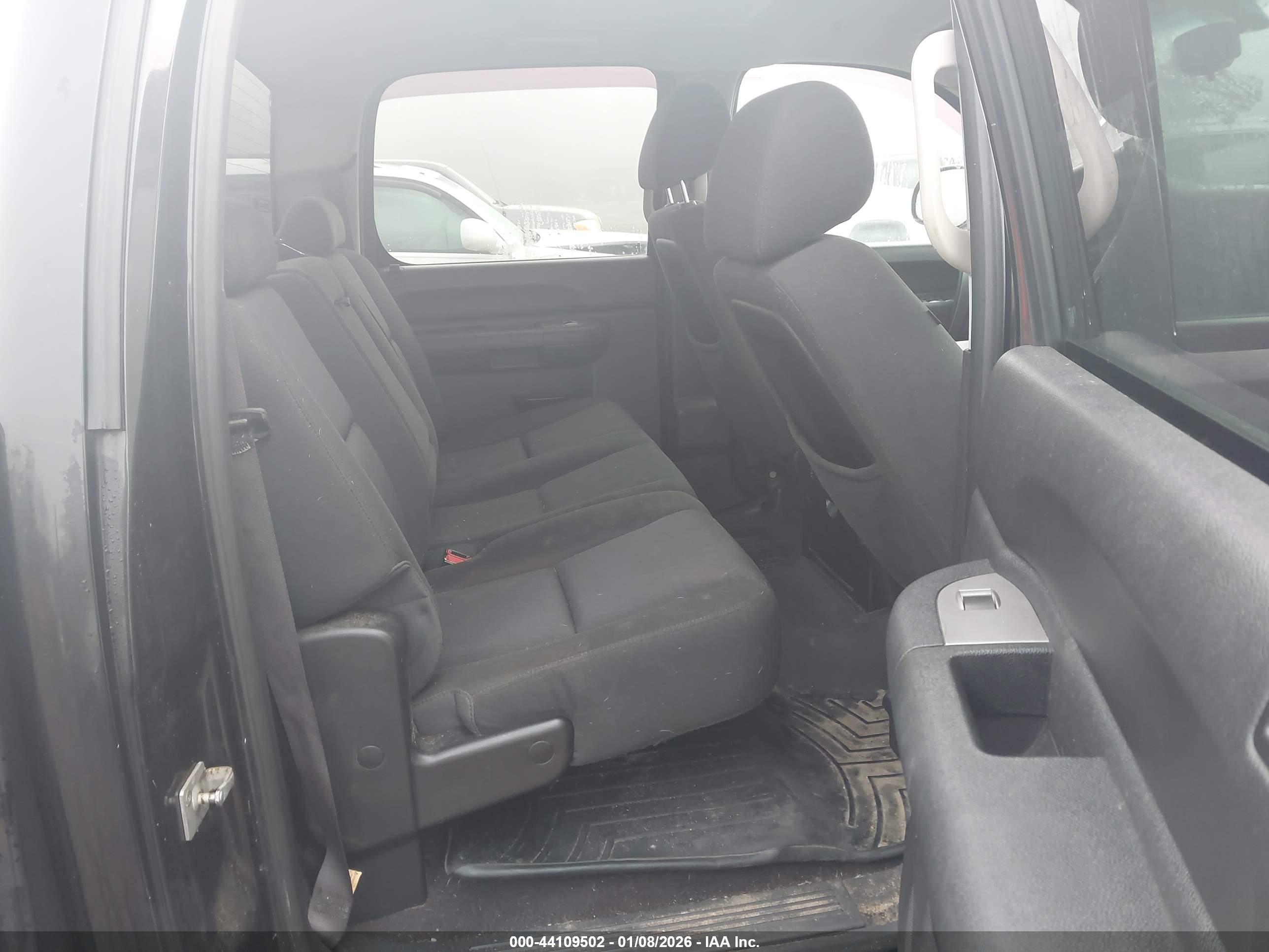 CHEVROLET SILVERADO image 8