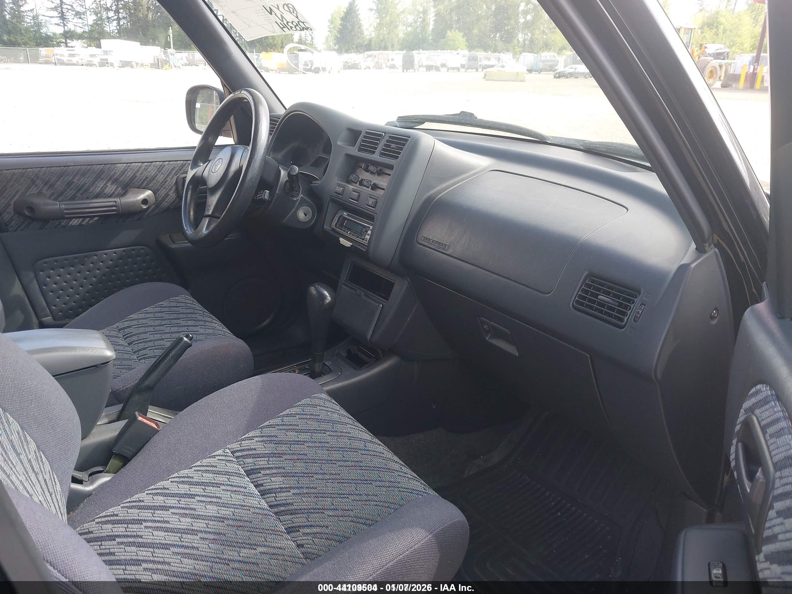 TOYOTA RAV4 image 5