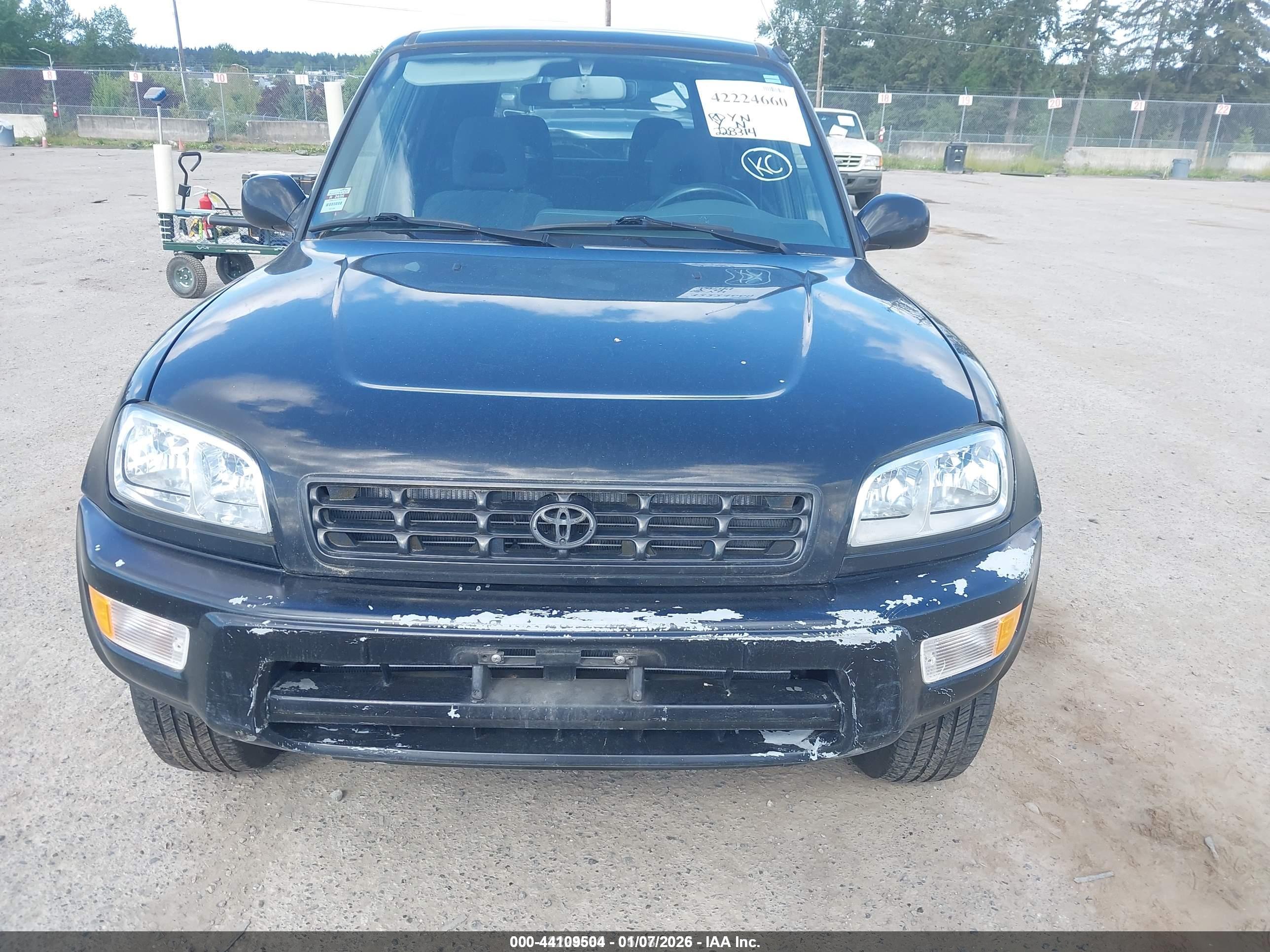 TOYOTA RAV4 image 6