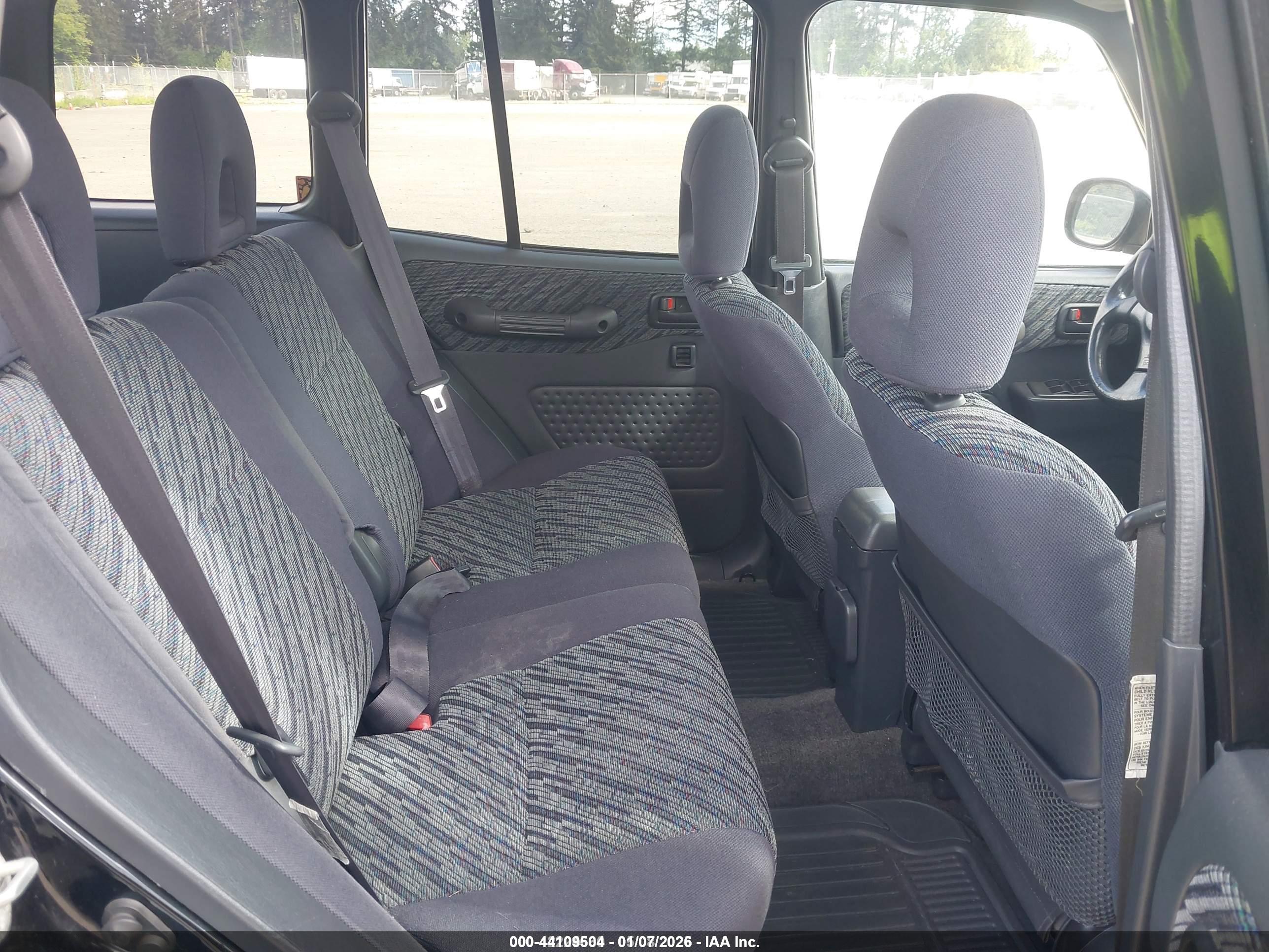 TOYOTA RAV4 image 8