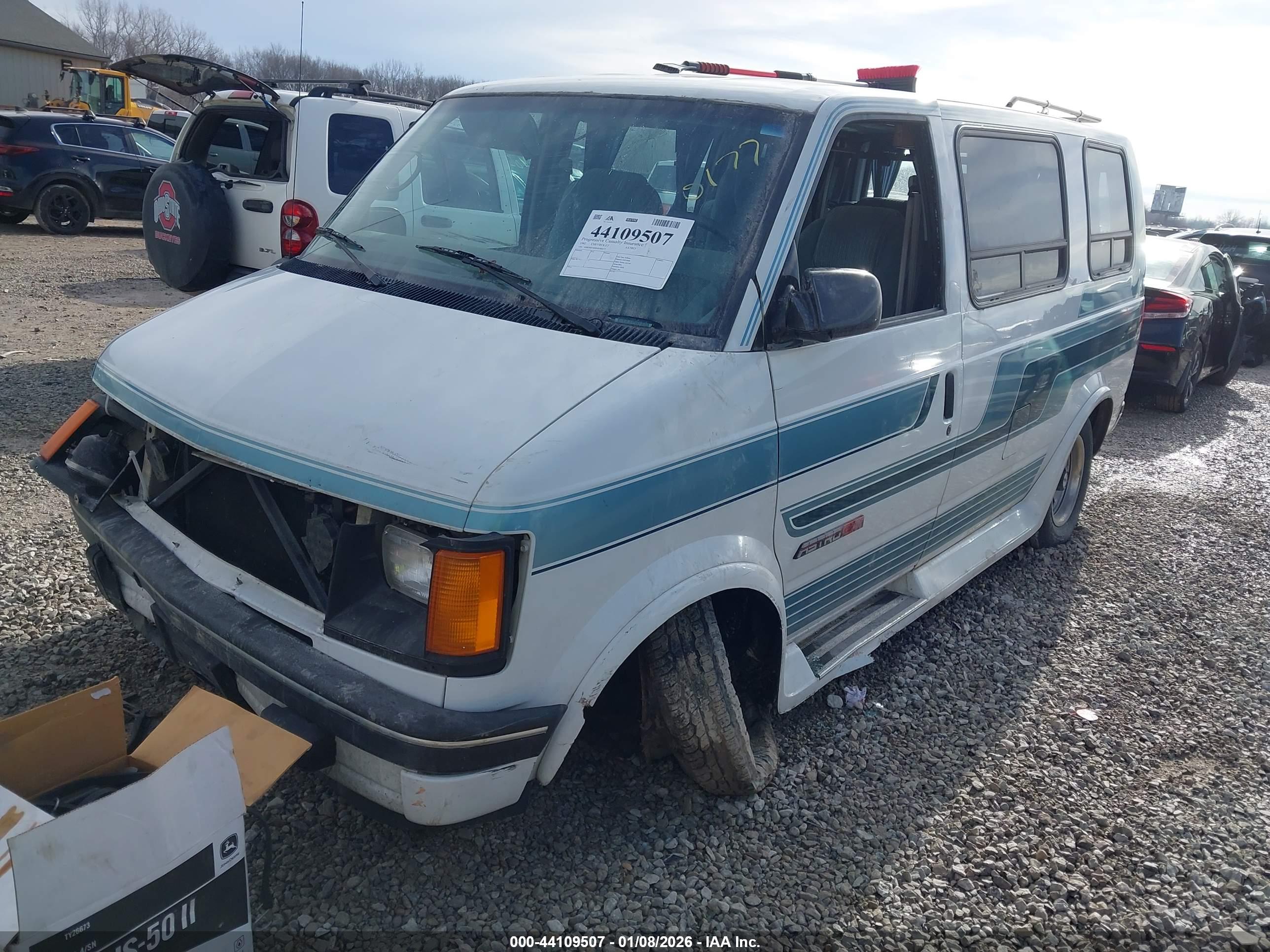CHEVROLET ASTRO image 2