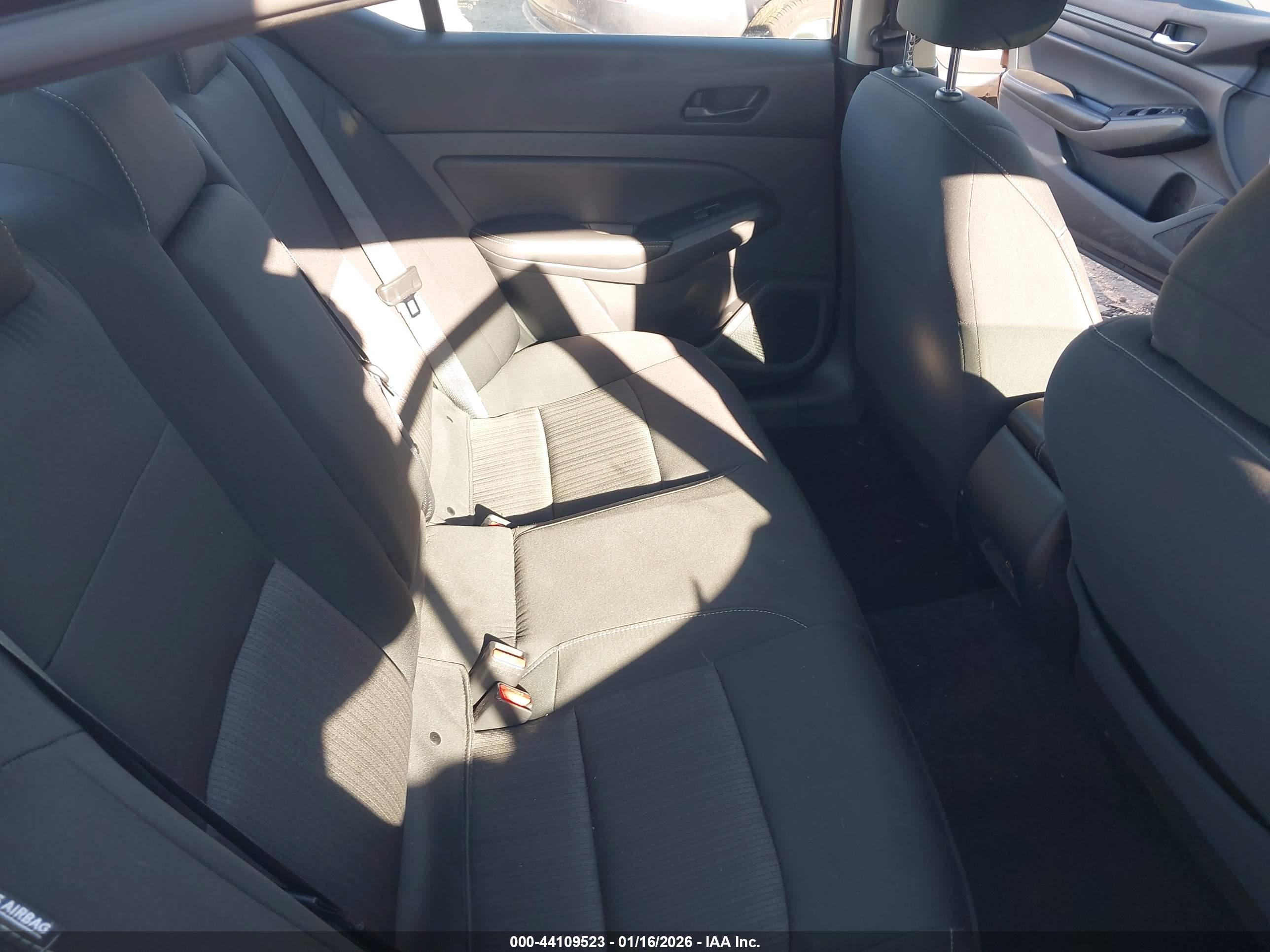 NISSAN ALTIMA image 8