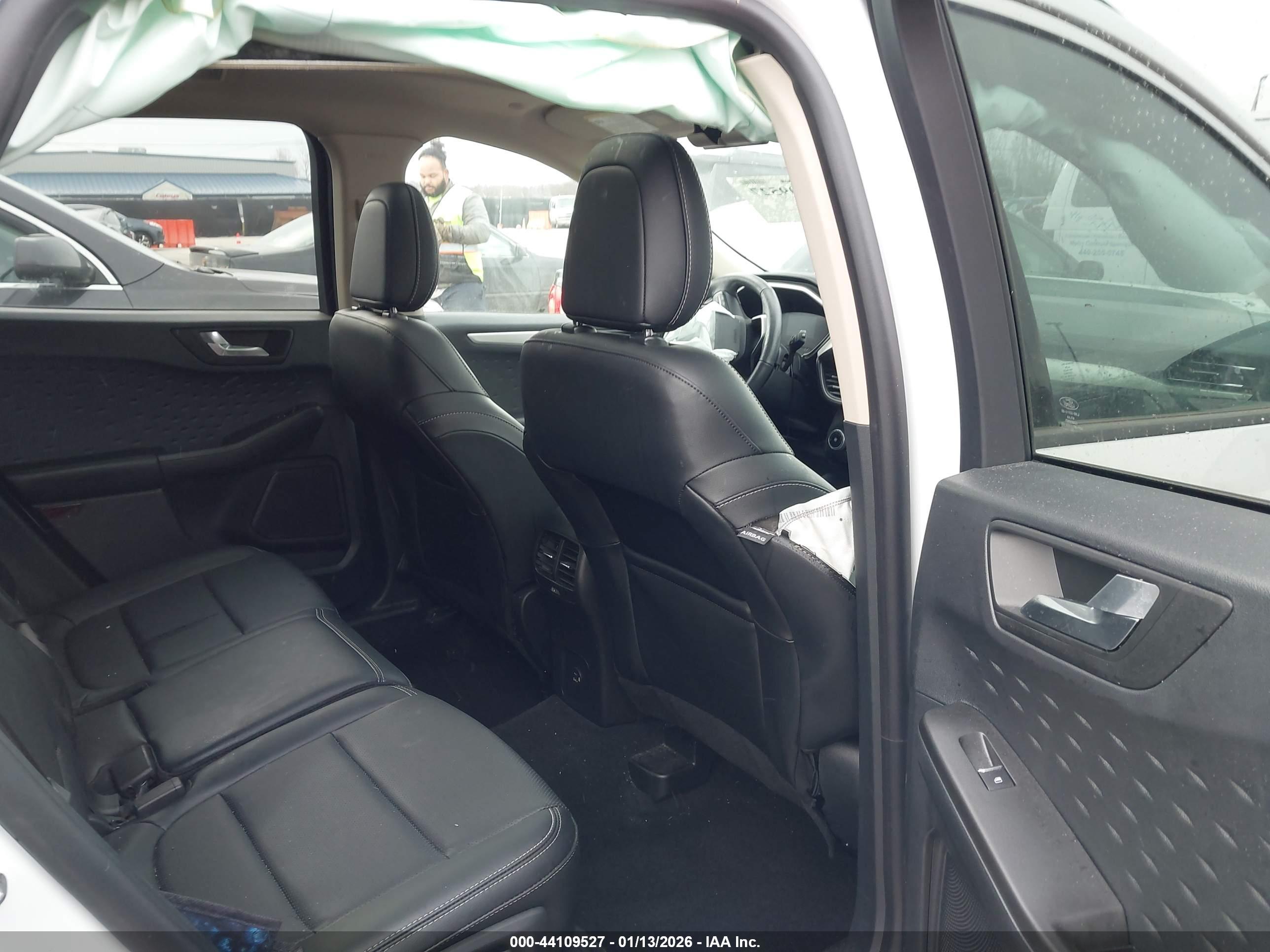 FORD ESCAPE image 8