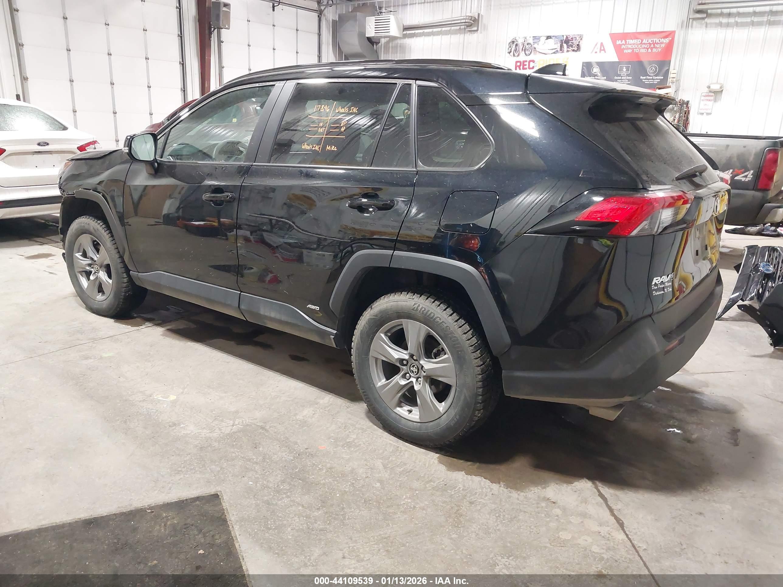 TOYOTA RAV4 image 3