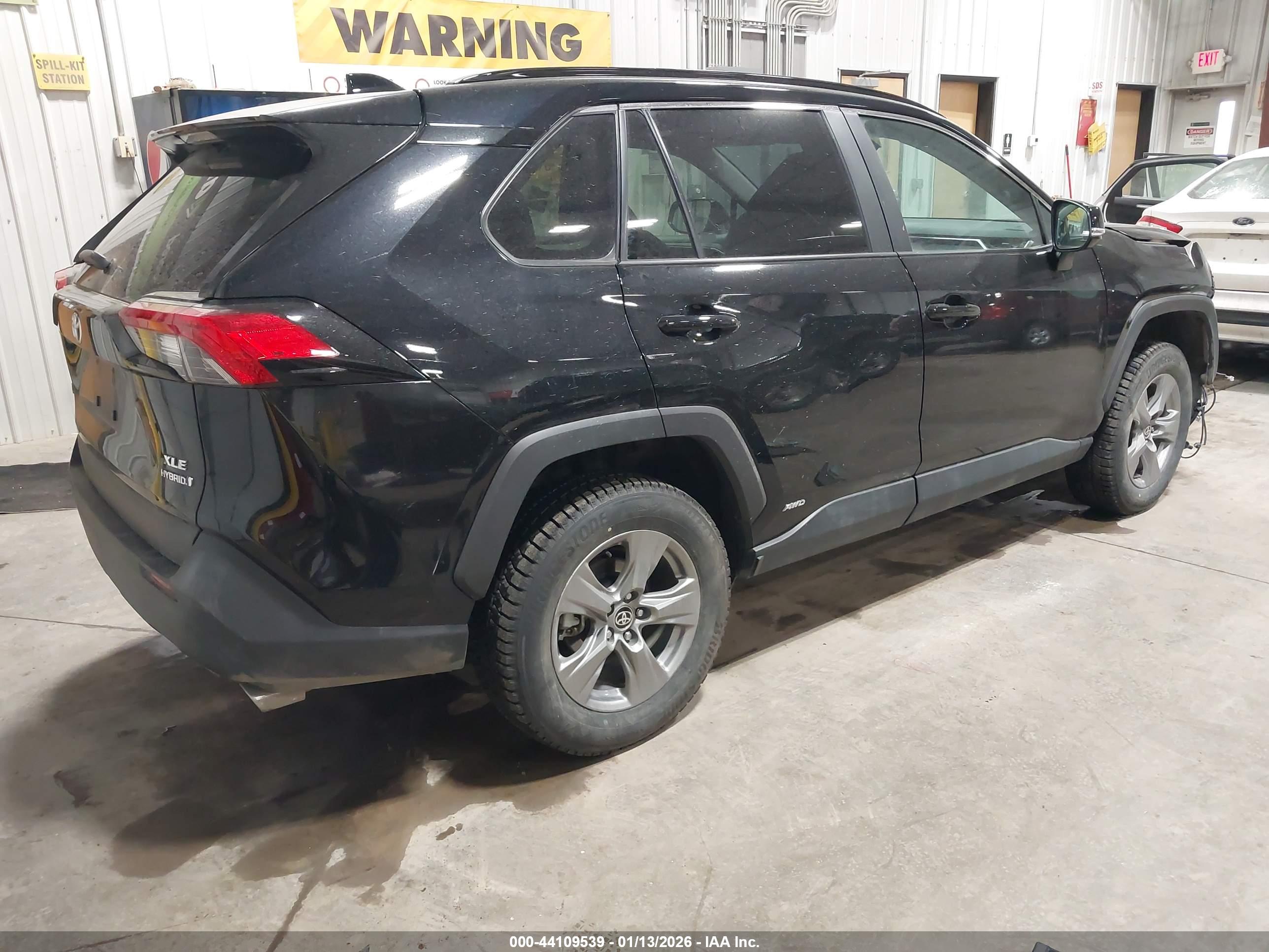 TOYOTA RAV4 image 4