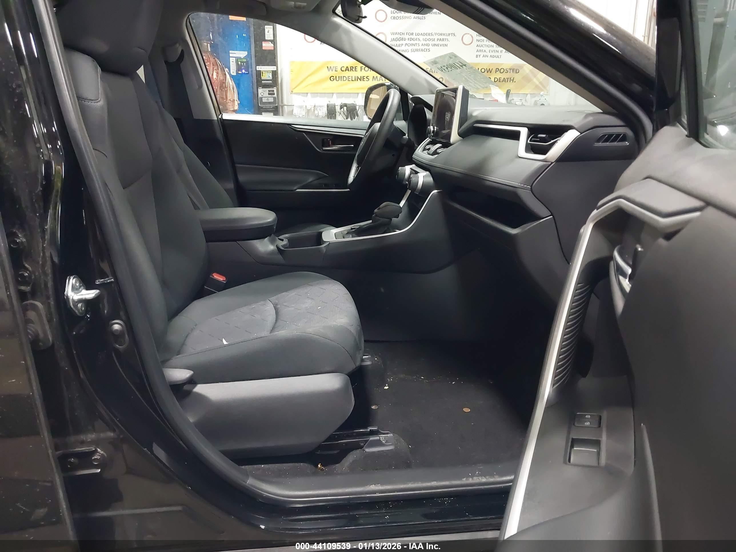 TOYOTA RAV4 image 5