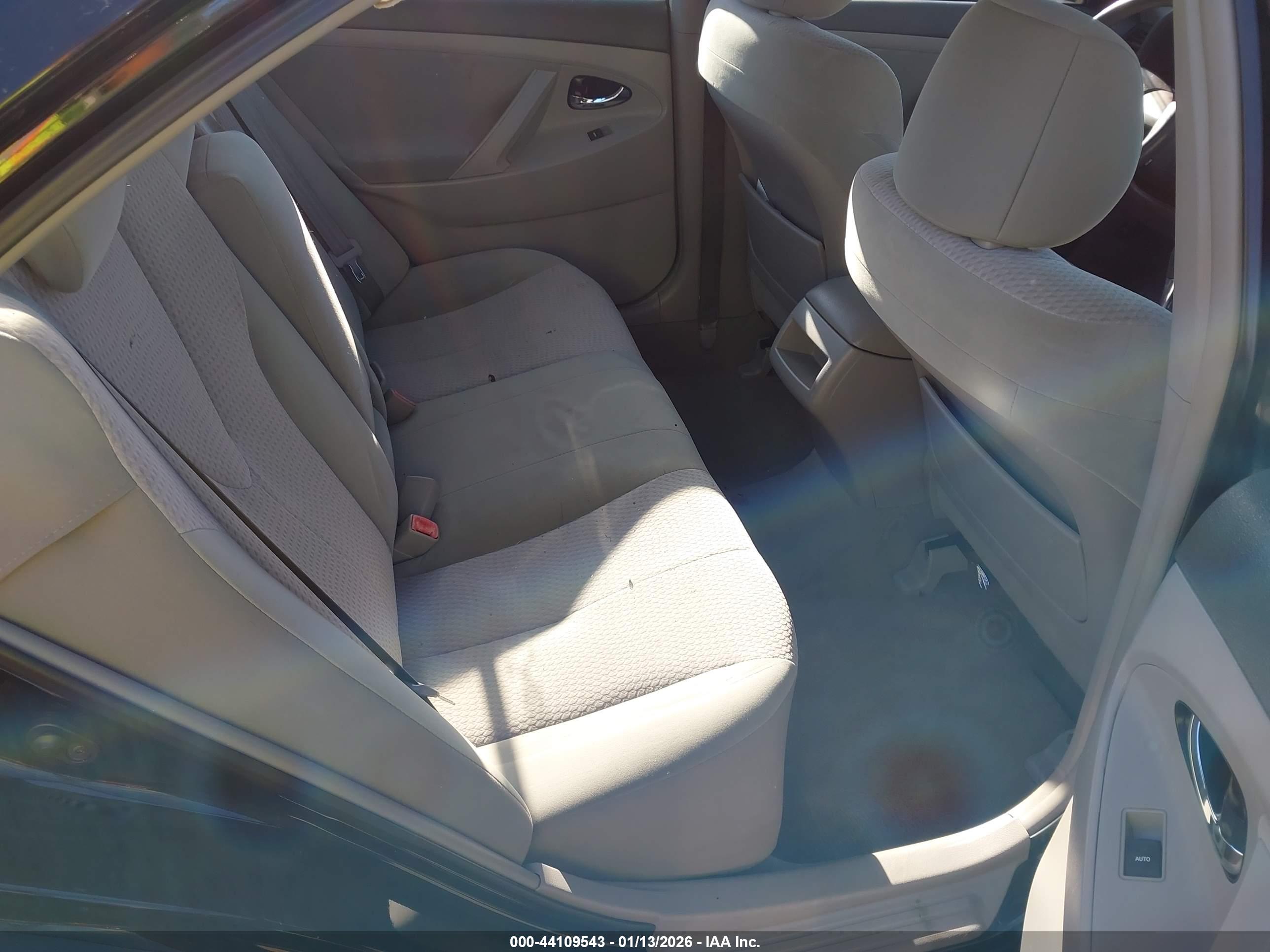 TOYOTA CAMRY image 8