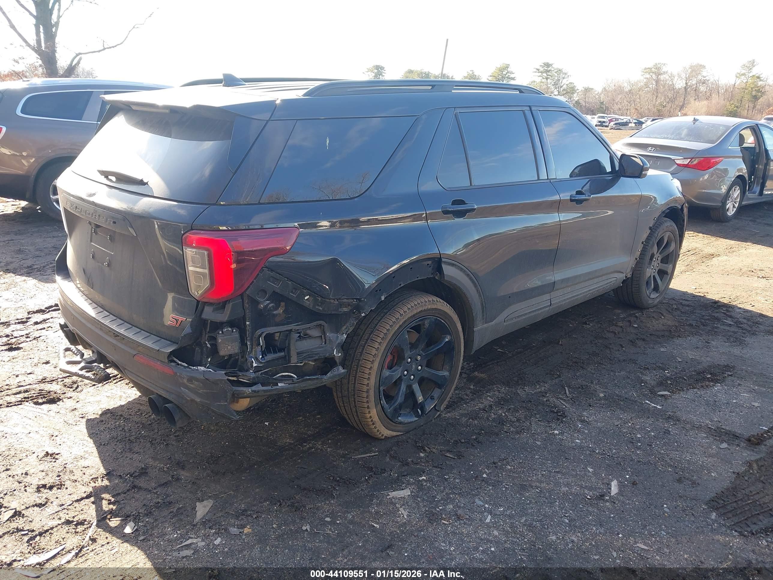 FORD EXPLORER image 4