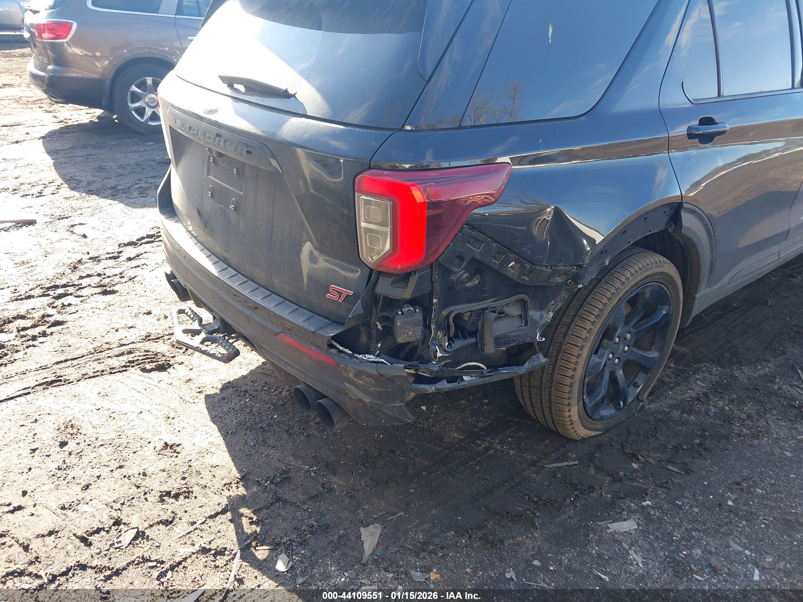 FORD EXPLORER image 6