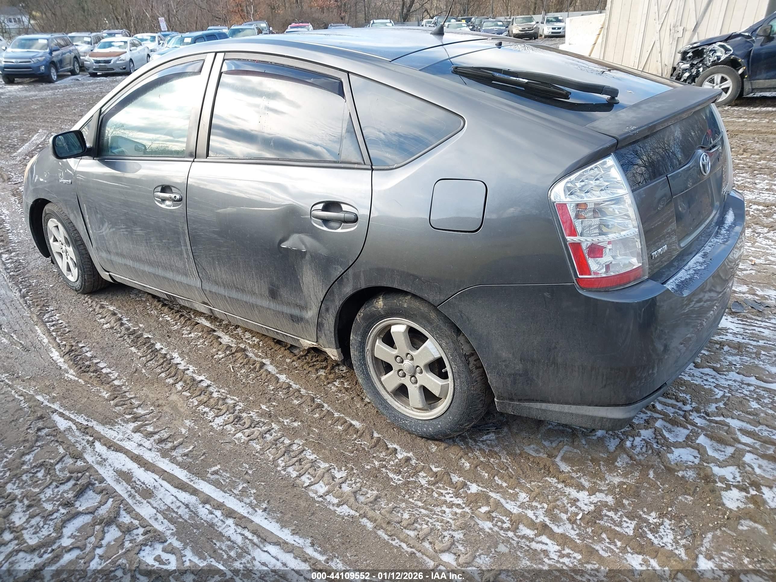 TOYOTA PRIUS image 3