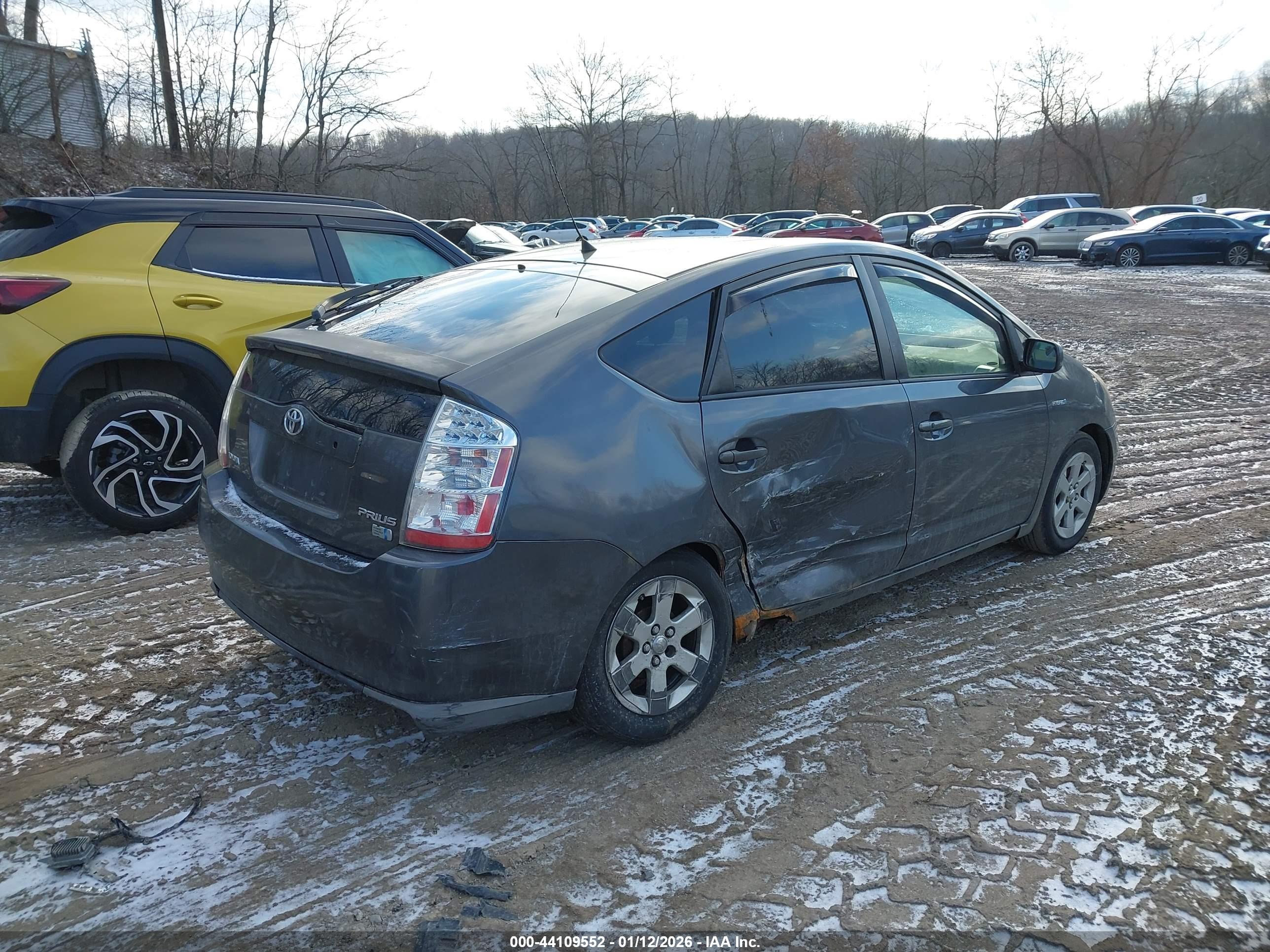 TOYOTA PRIUS image 4