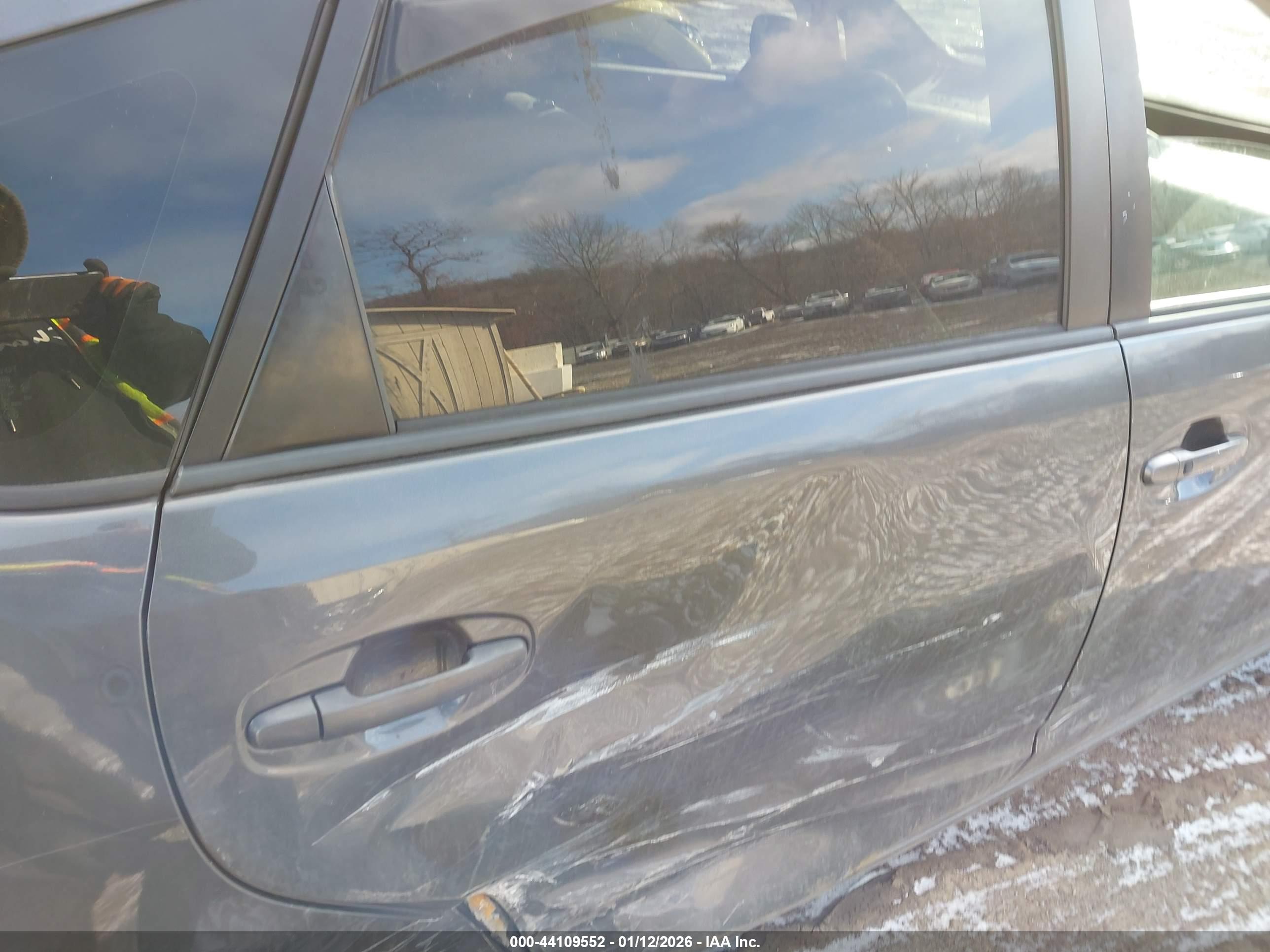 TOYOTA PRIUS image 8