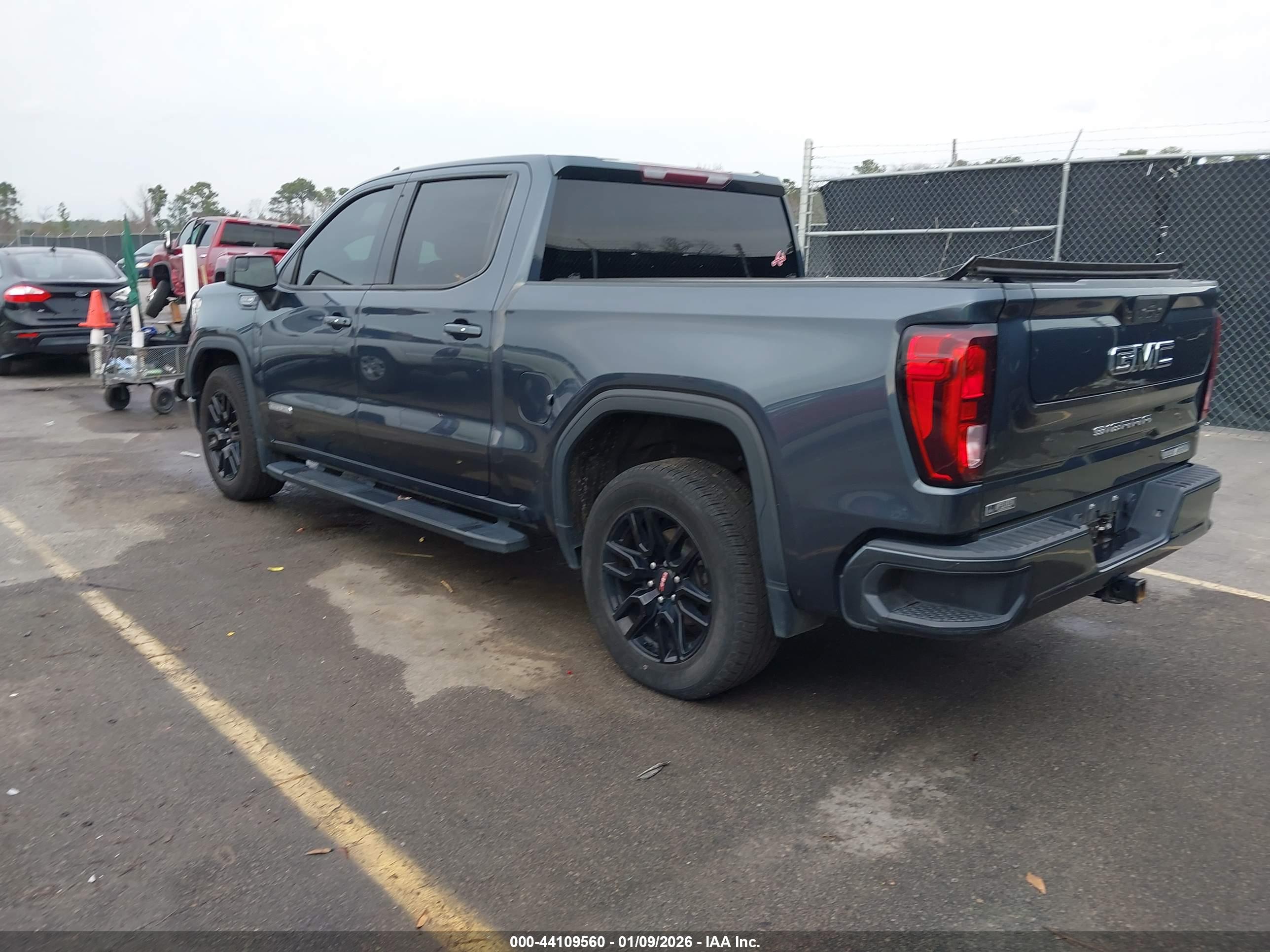 GMC SIERRA image 3