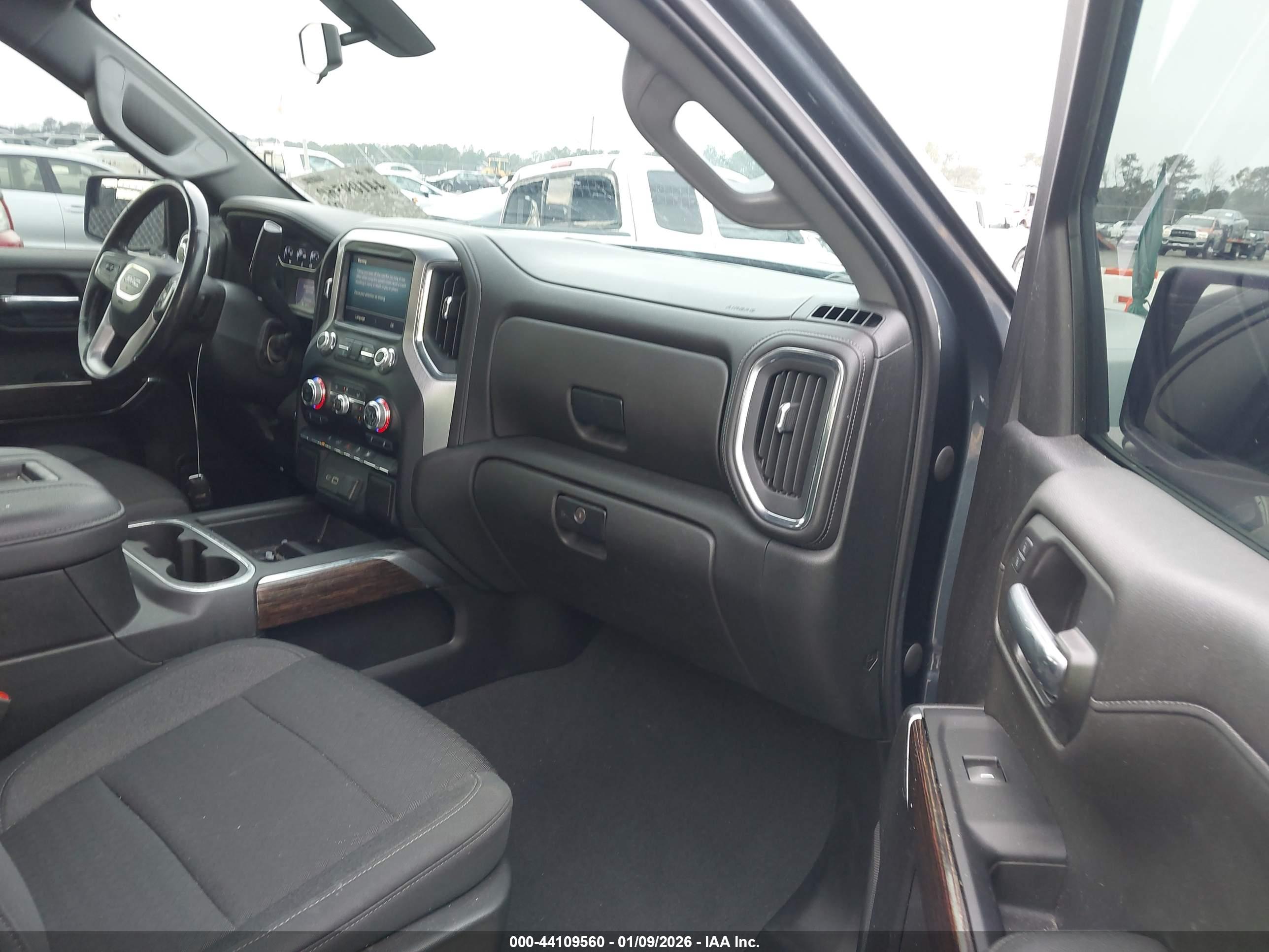 GMC SIERRA image 5