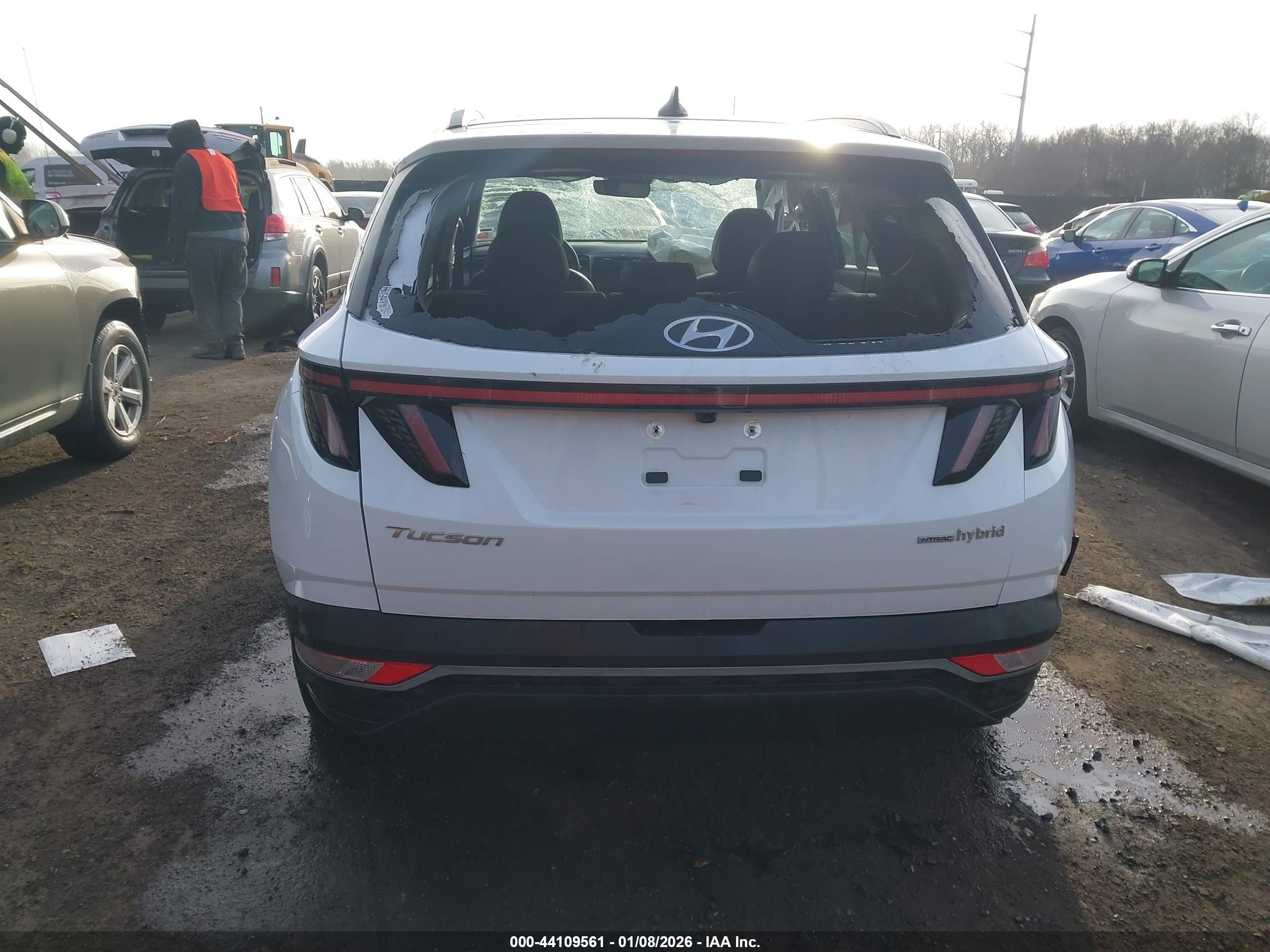 HYUNDAI TUCSON image 6