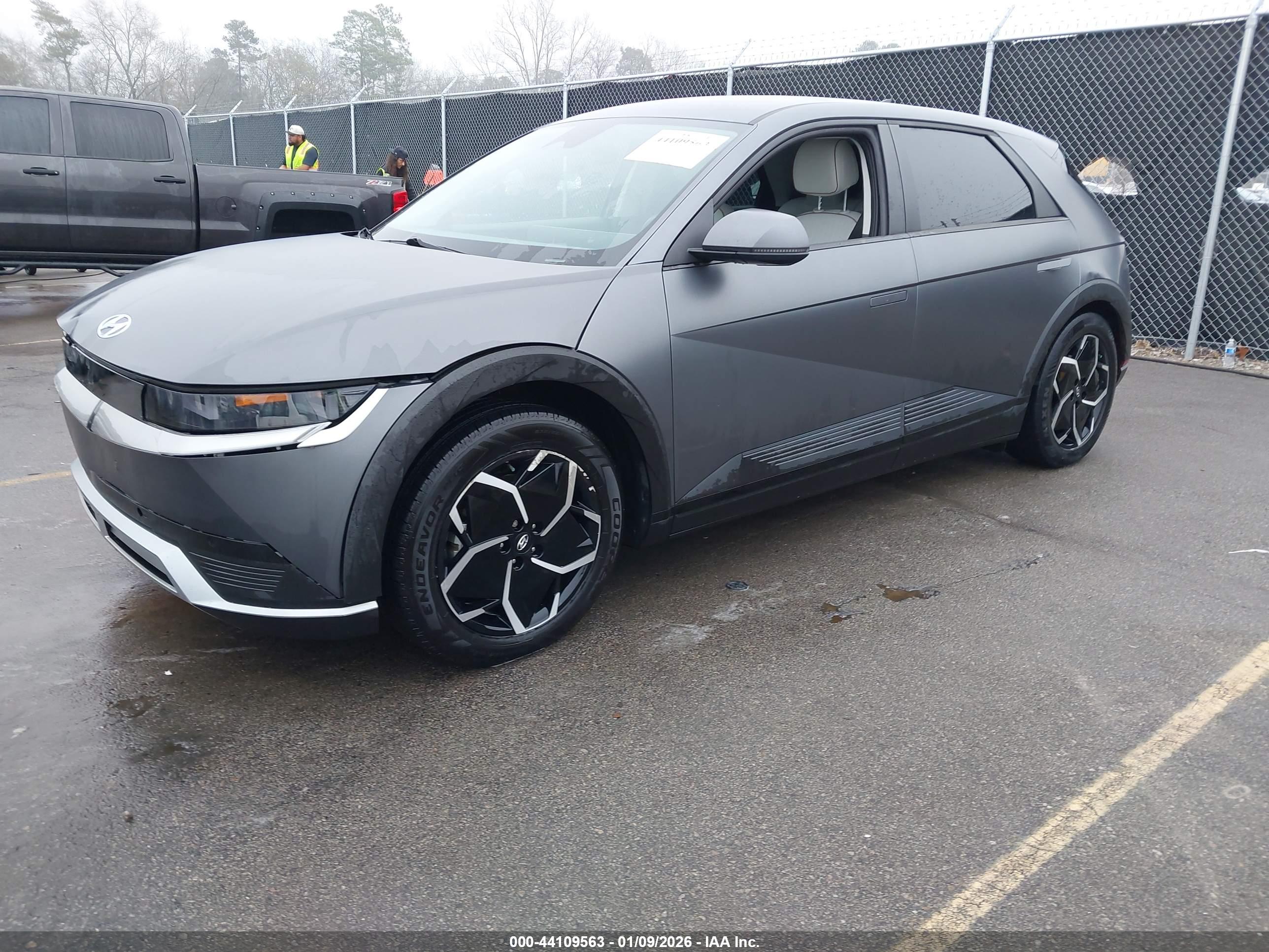 HYUNDAI IONIQ image 2