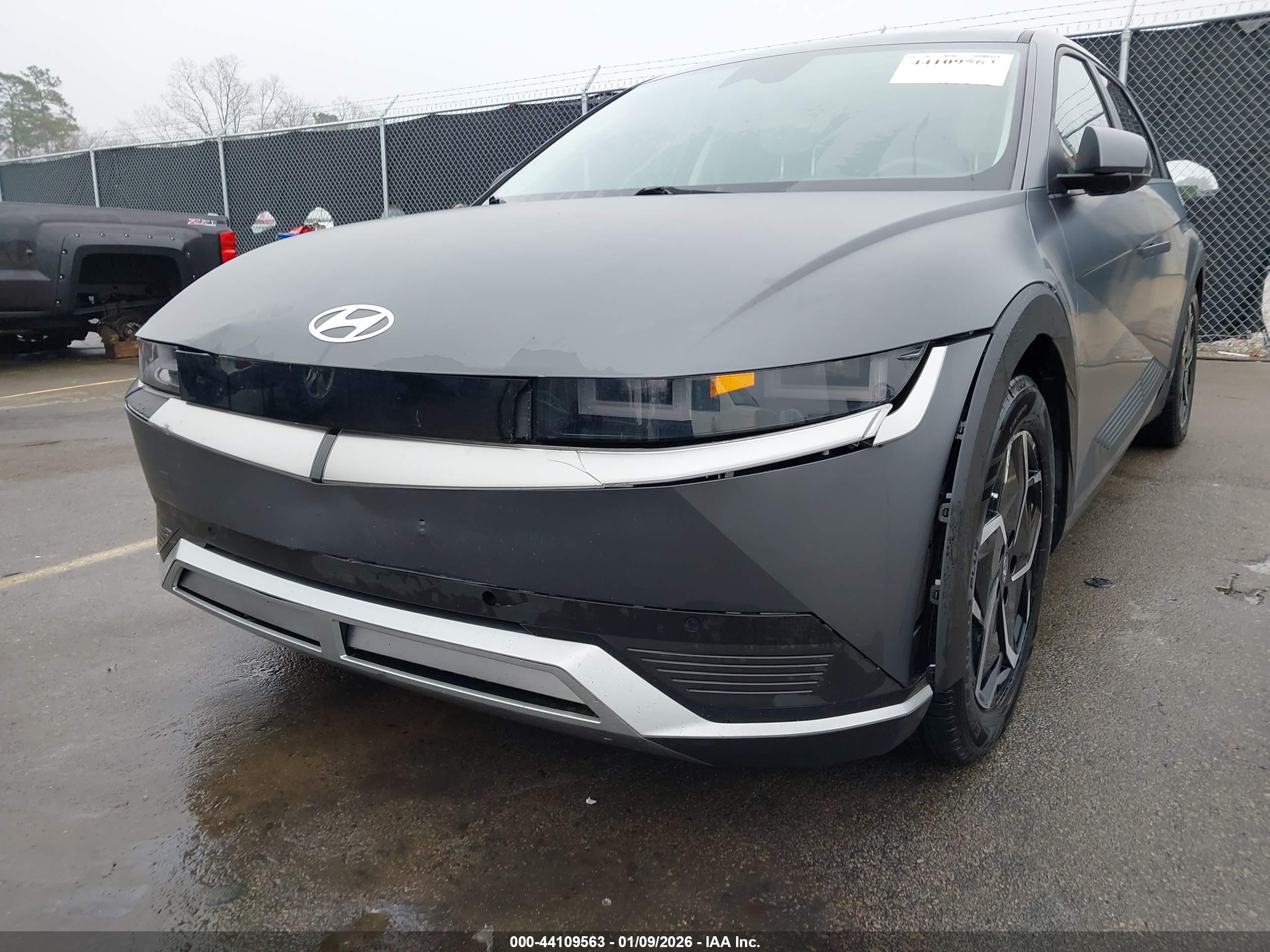 HYUNDAI IONIQ image 6