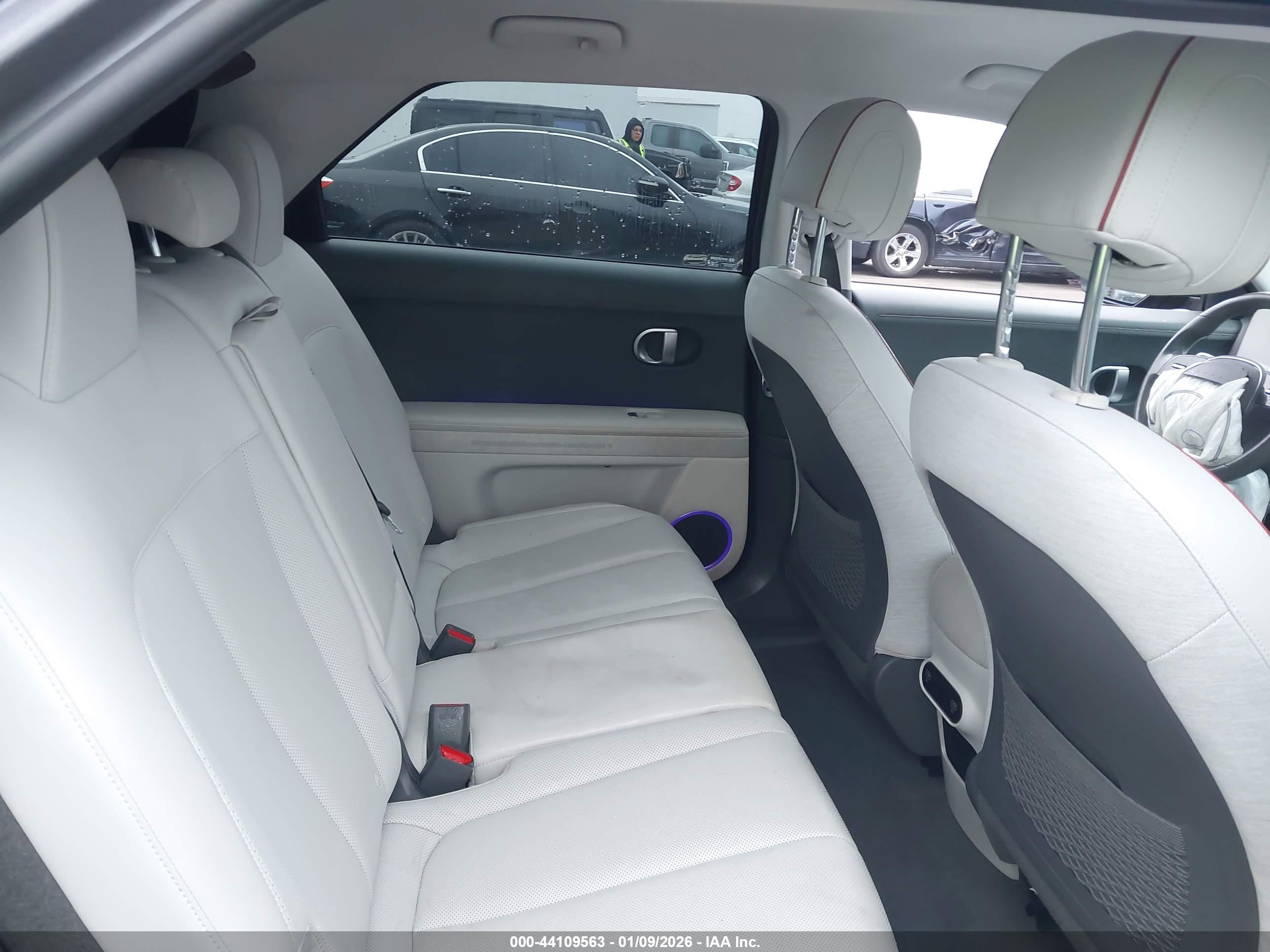 HYUNDAI IONIQ image 8