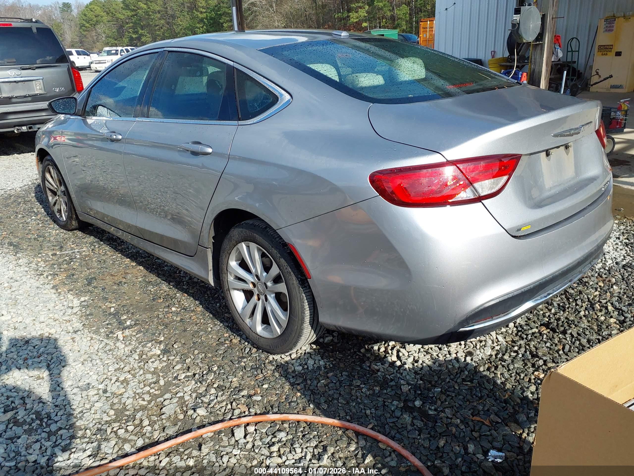 CHRYSLER 200 image 3