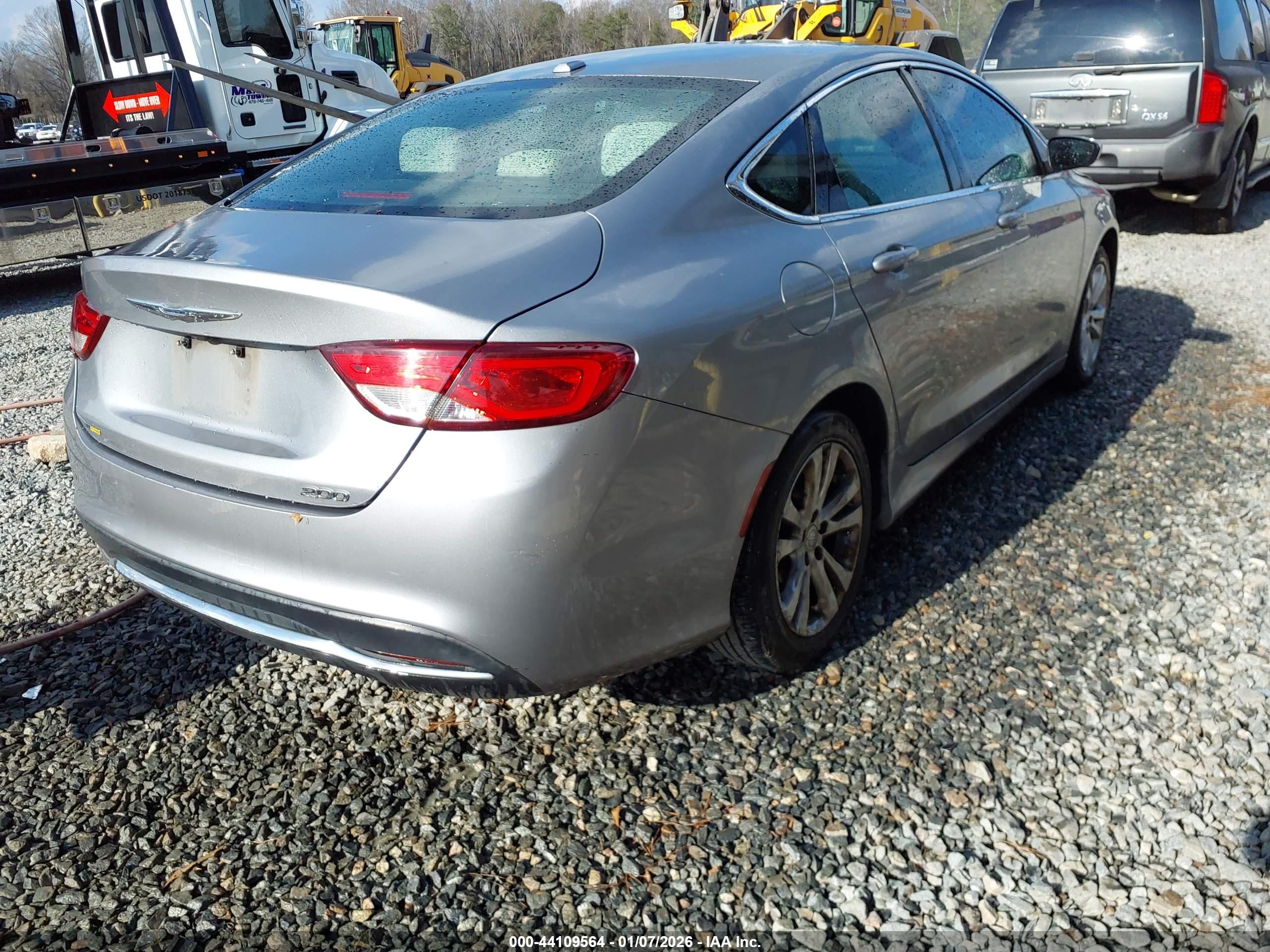 CHRYSLER 200 image 4