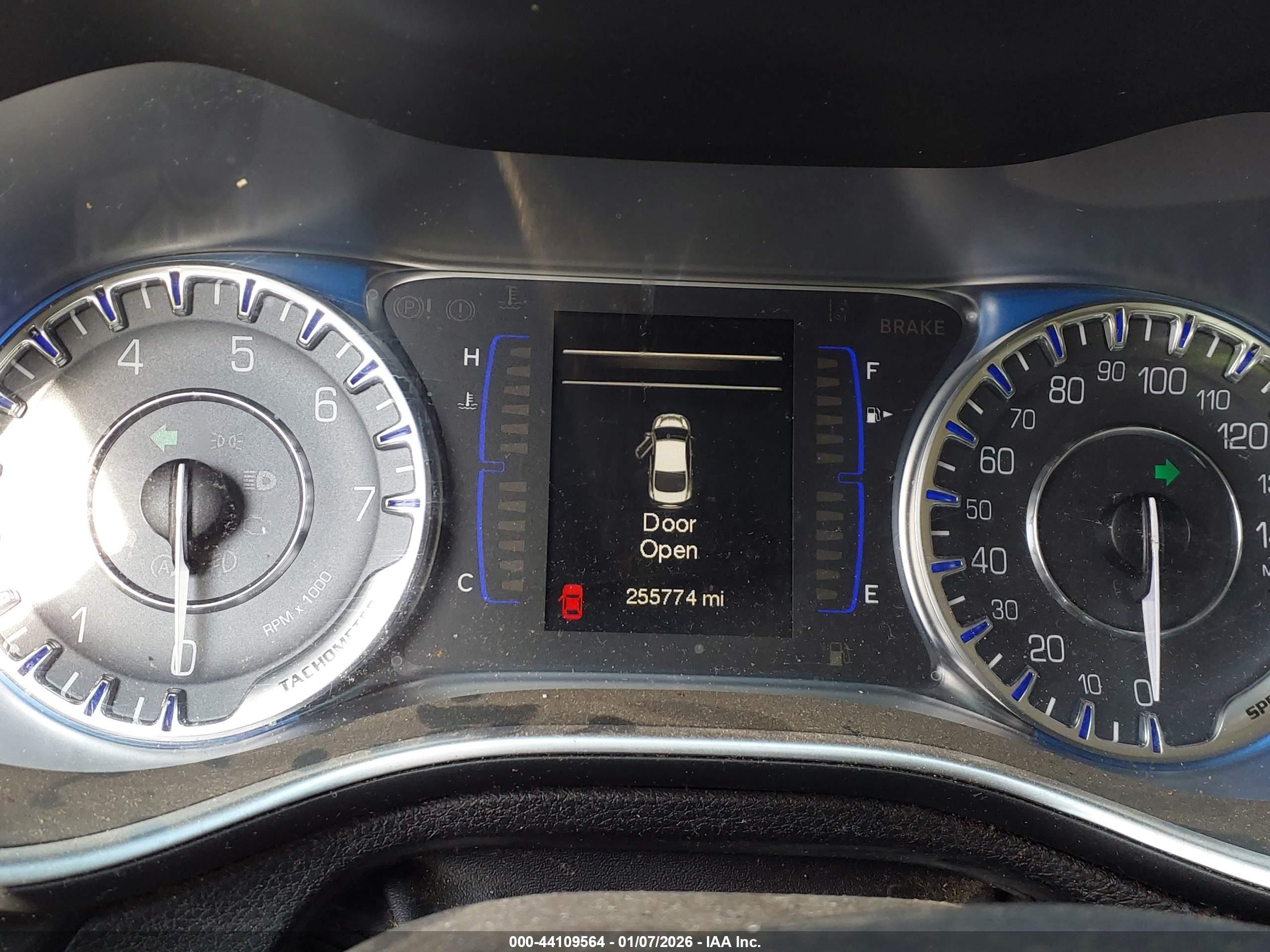 CHRYSLER 200 image 7