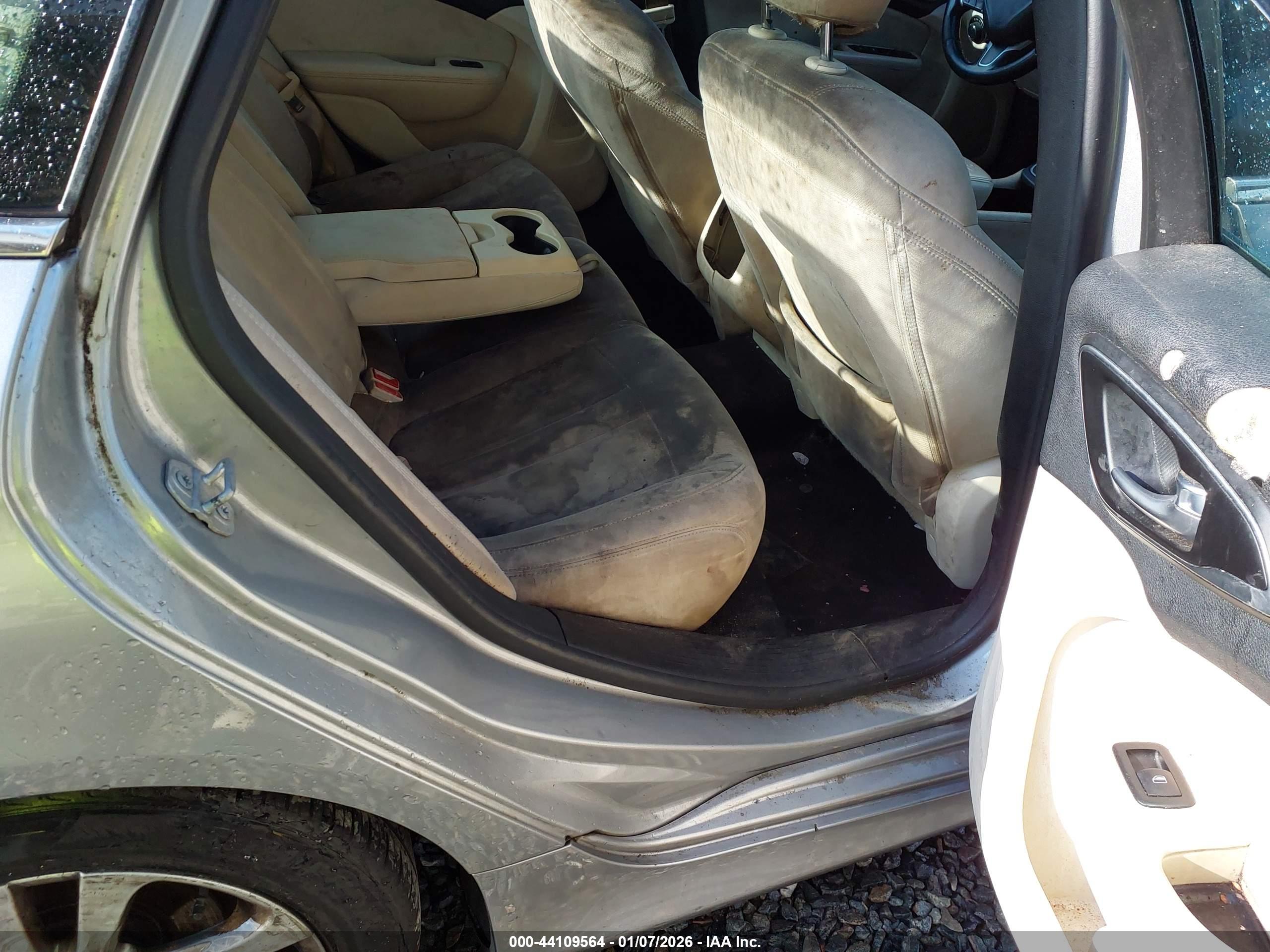 CHRYSLER 200 image 8