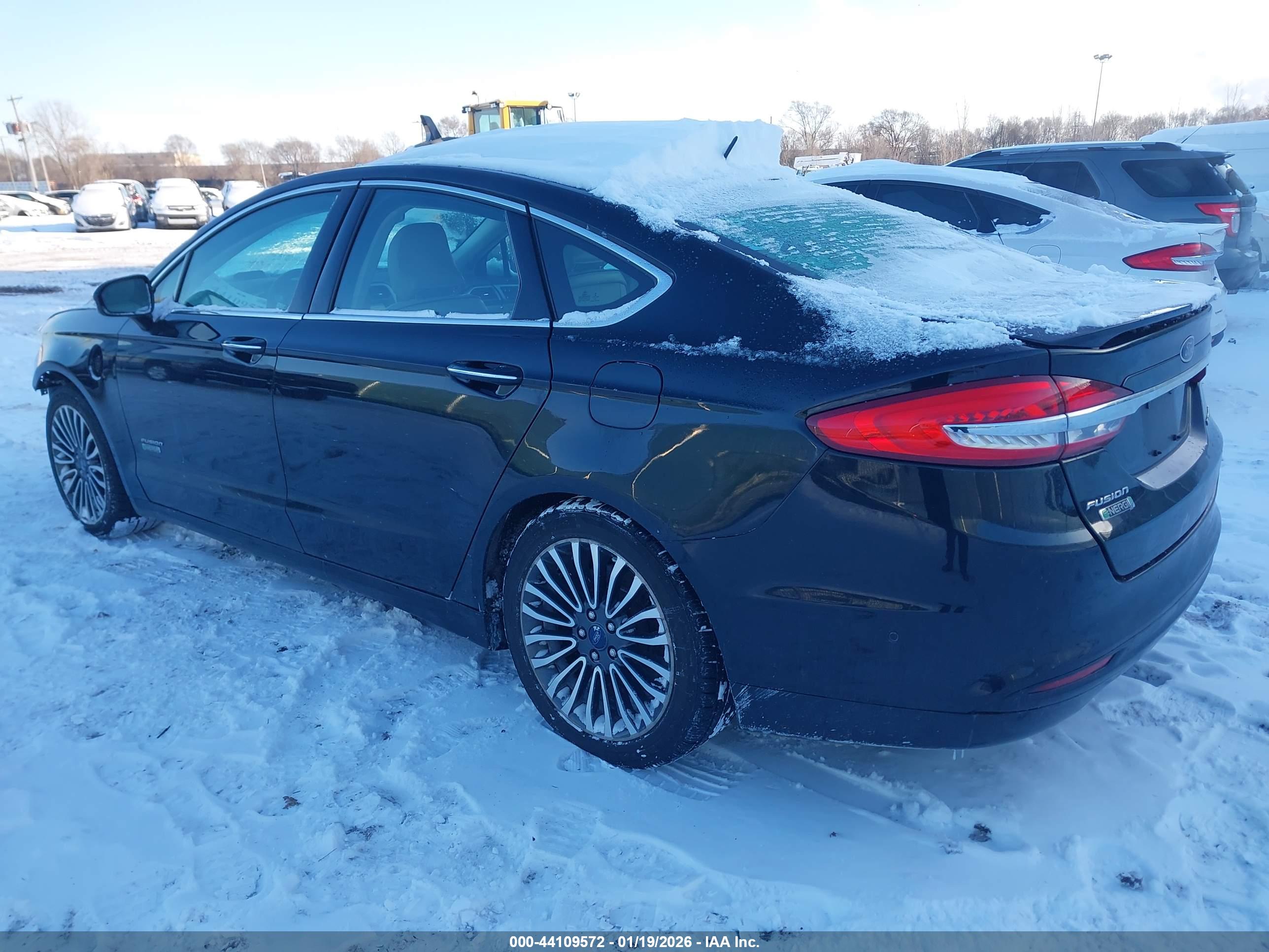 FORD FUSION image 3