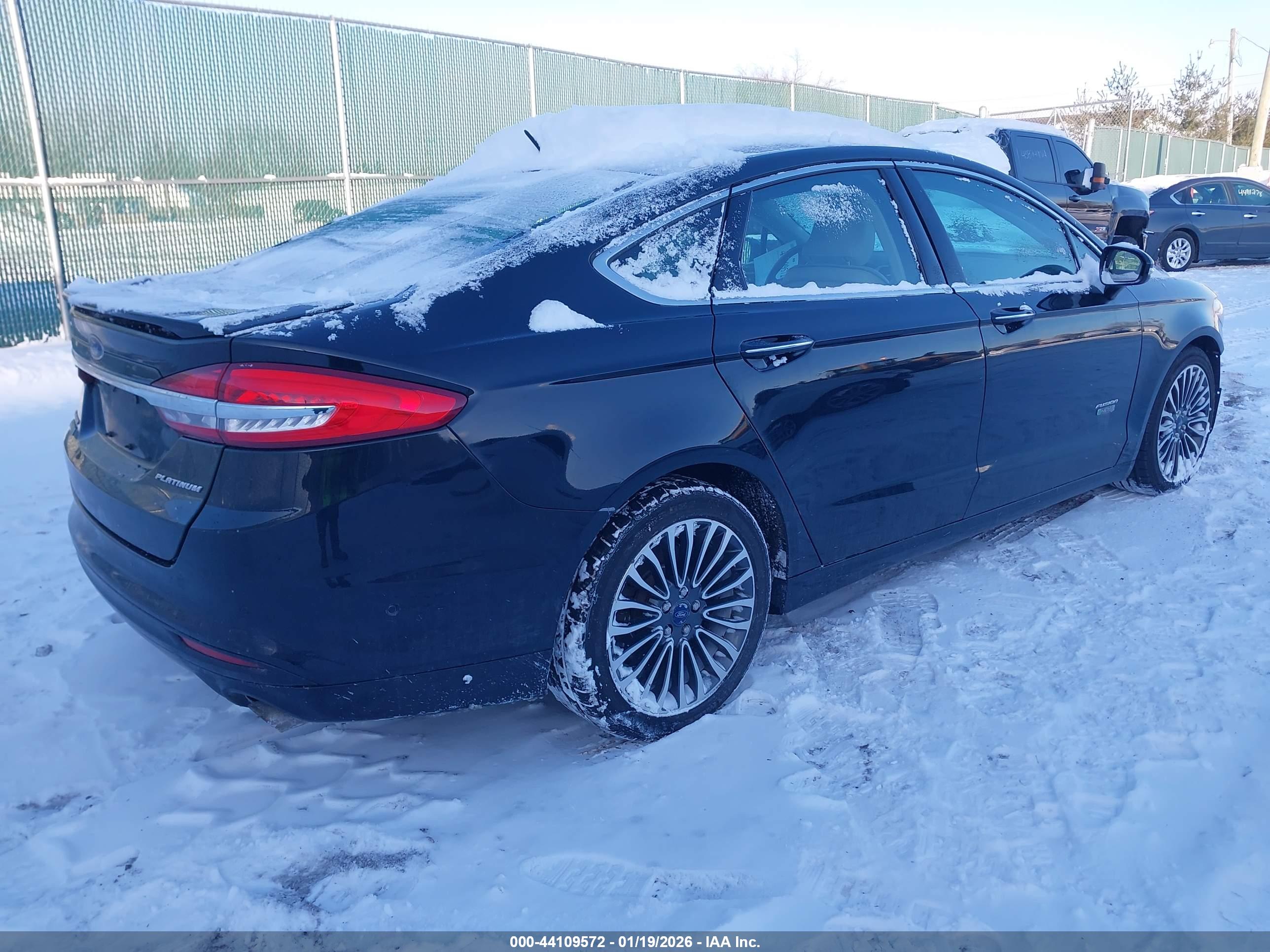 FORD FUSION image 4