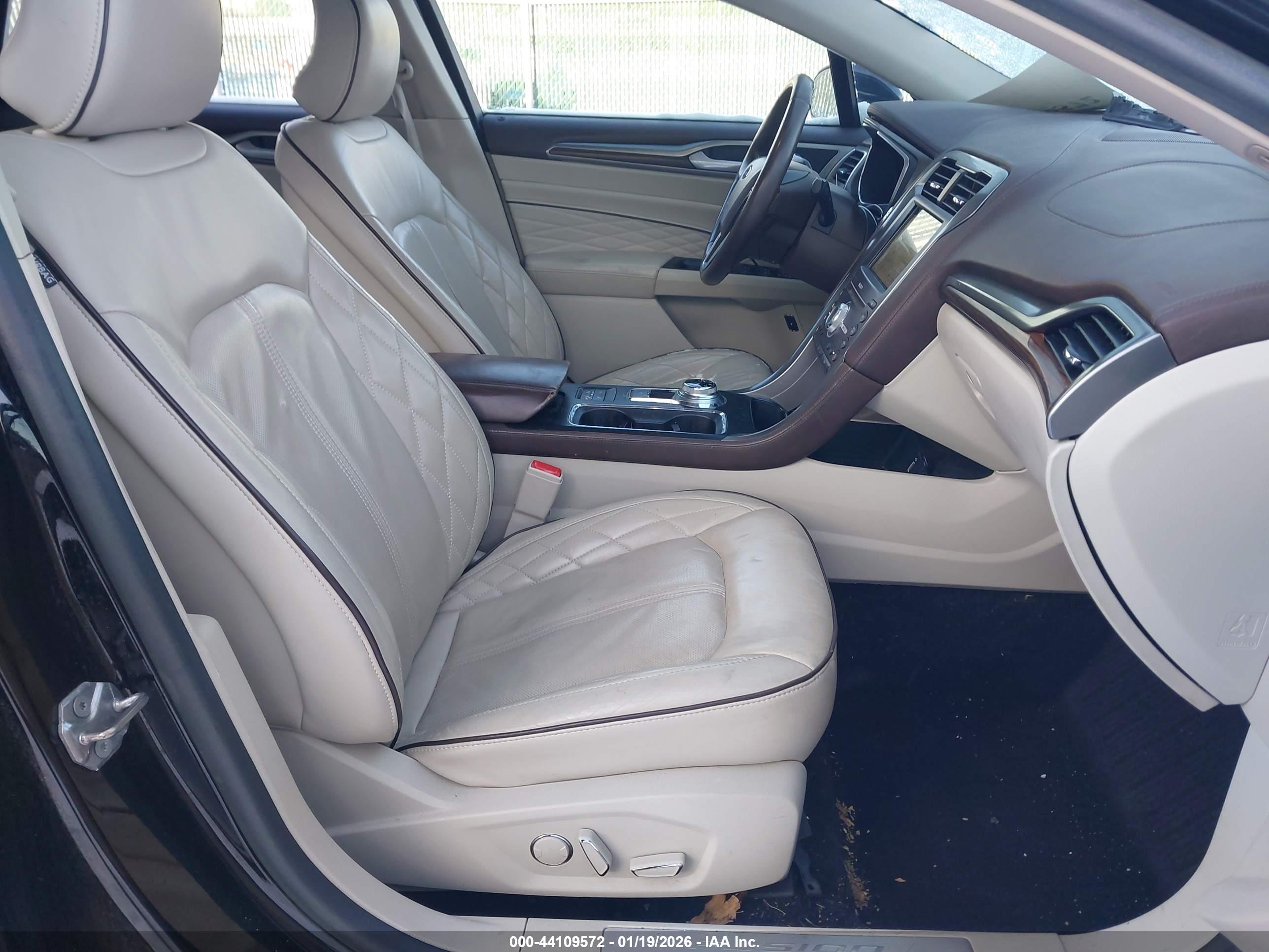 FORD FUSION image 5
