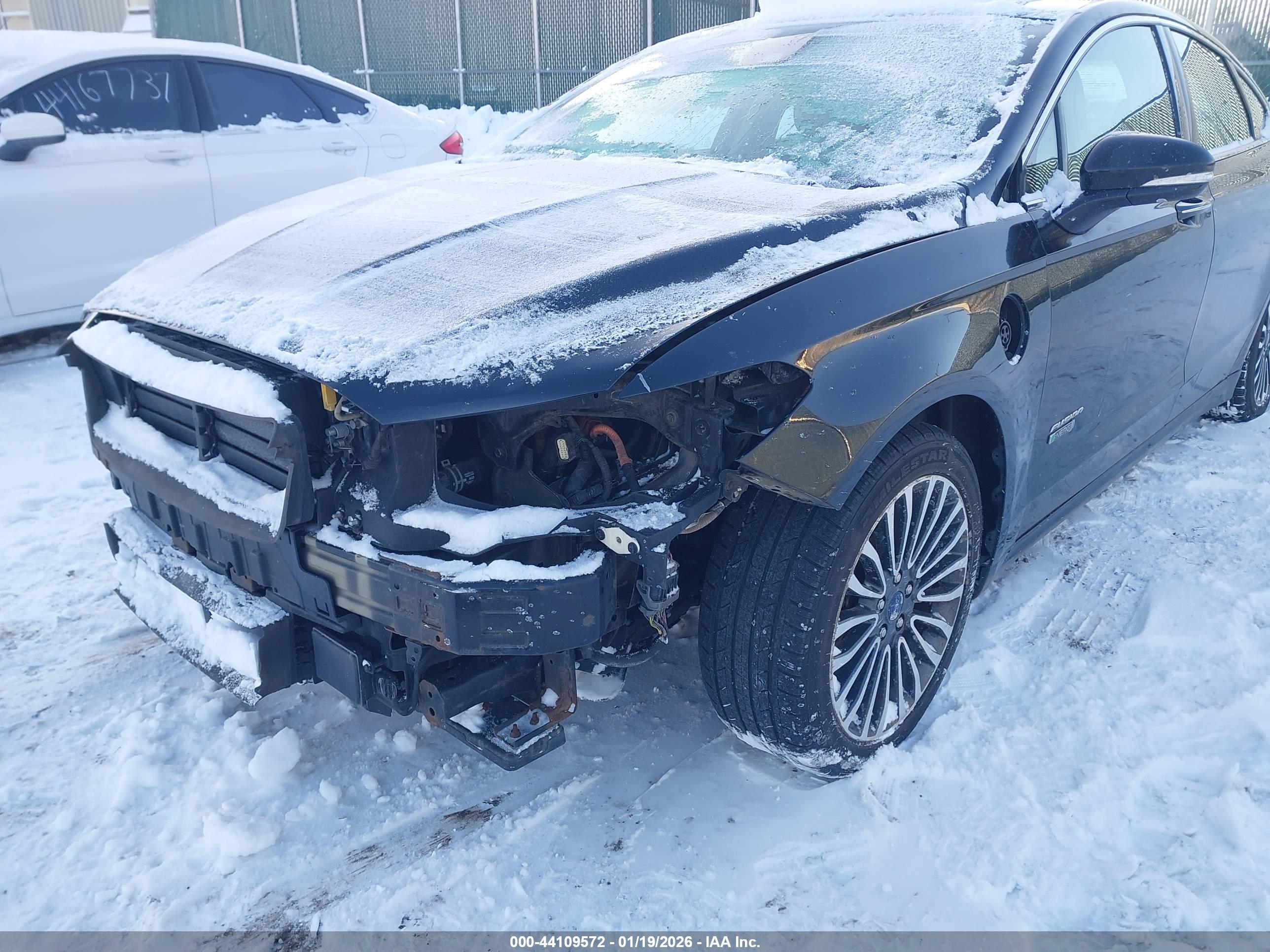 FORD FUSION image 6