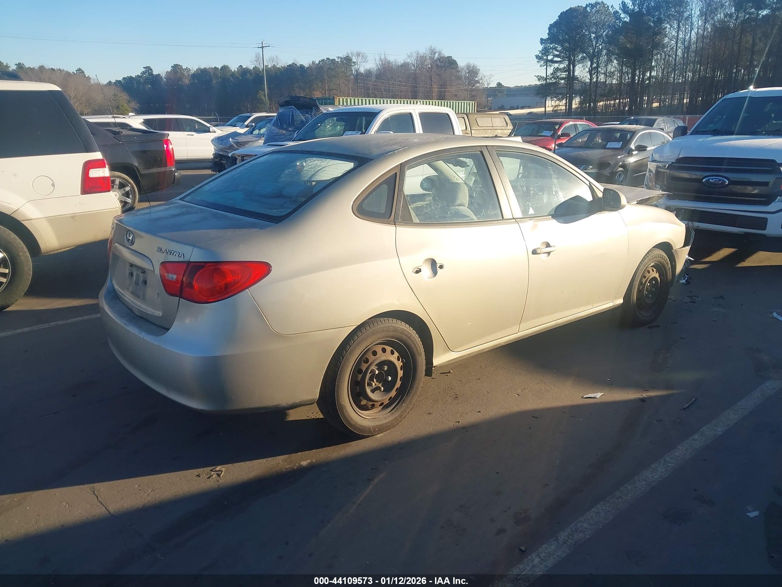 HYUNDAI ELANTRA image 4