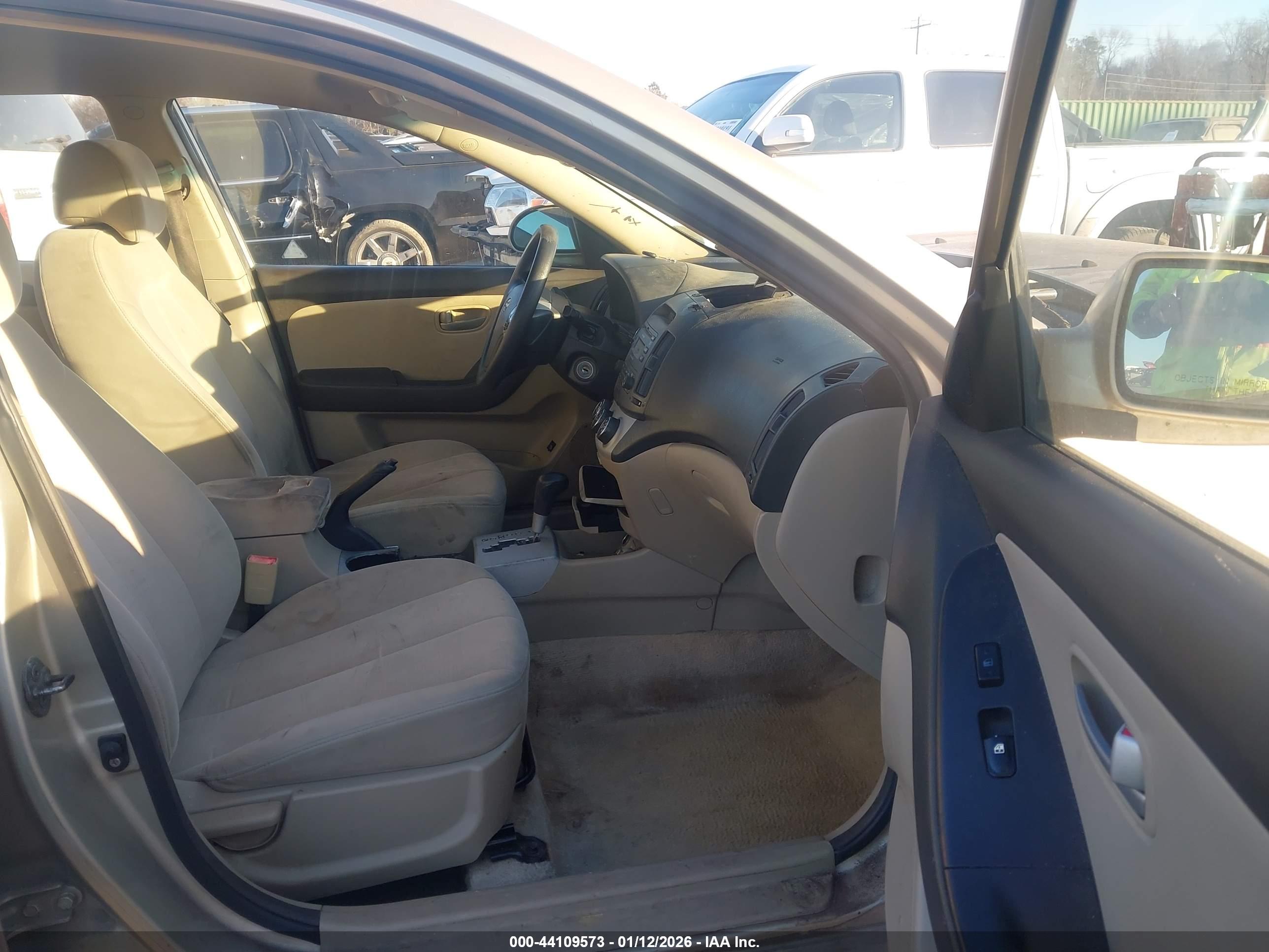 HYUNDAI ELANTRA image 5