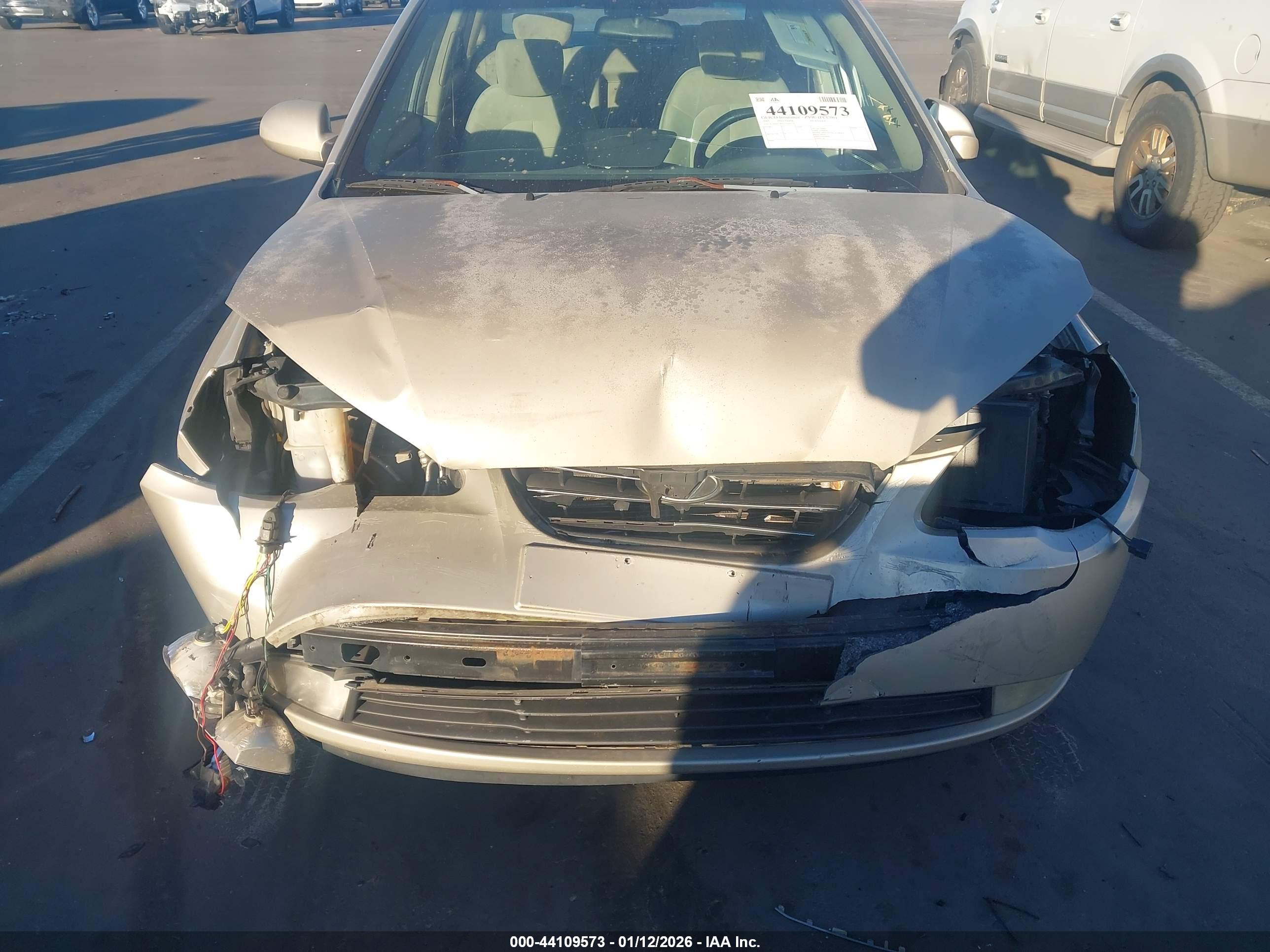 HYUNDAI ELANTRA image 6