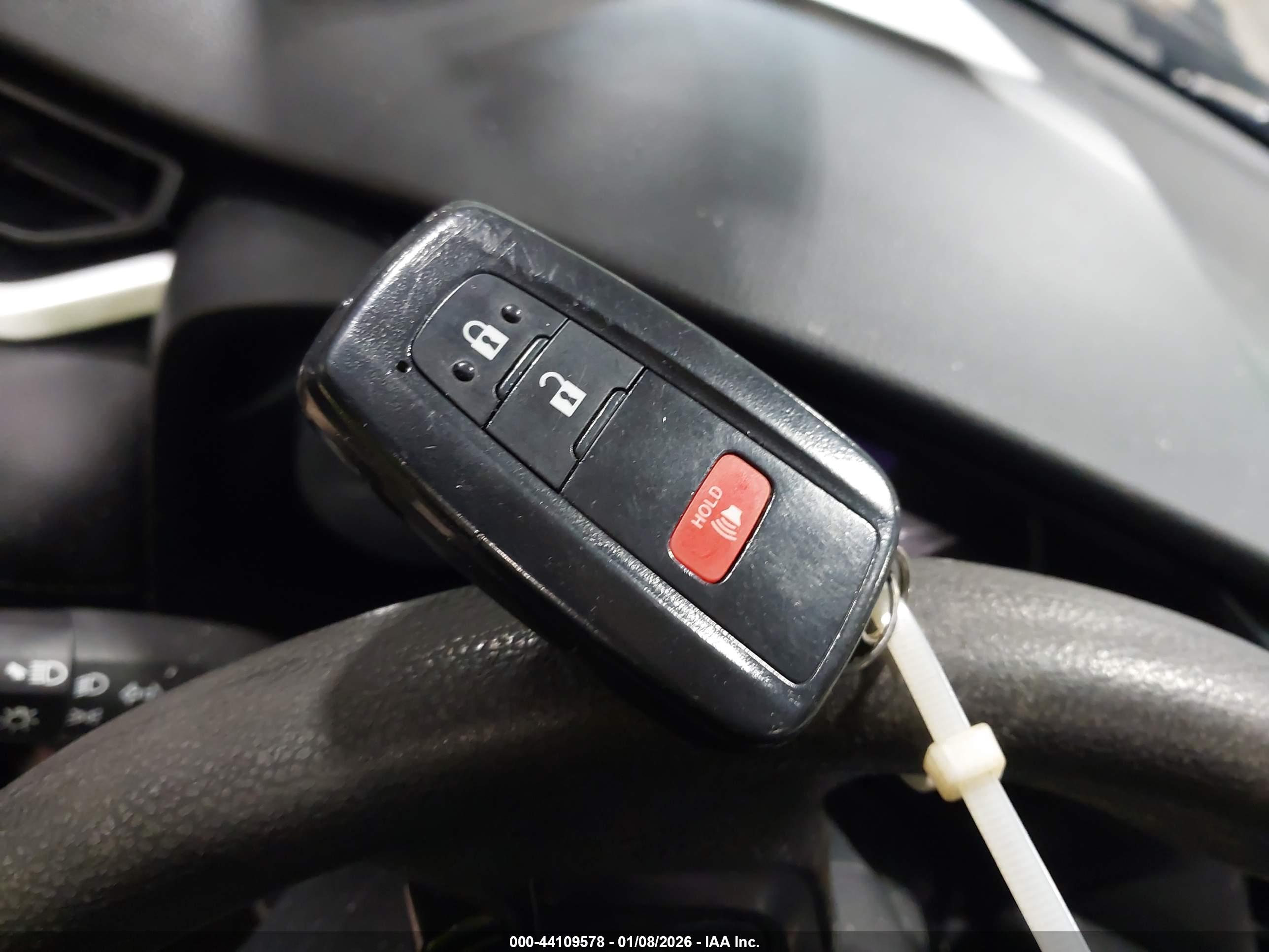 TOYOTA RAV4 image 11